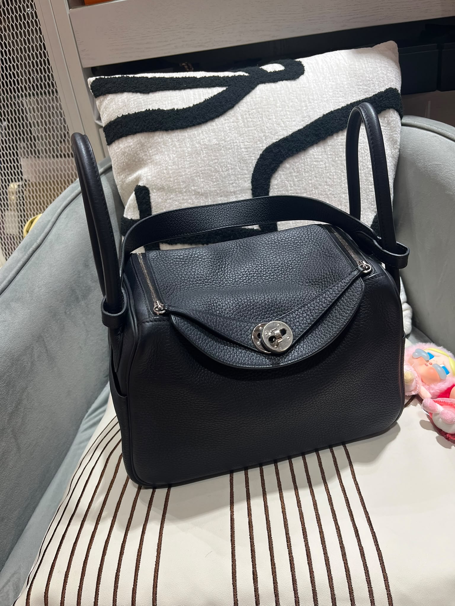 HERMES LINDY 26,STAMP Y 黑銀 100%Authentic, 95%new  ✅塵袋✅box