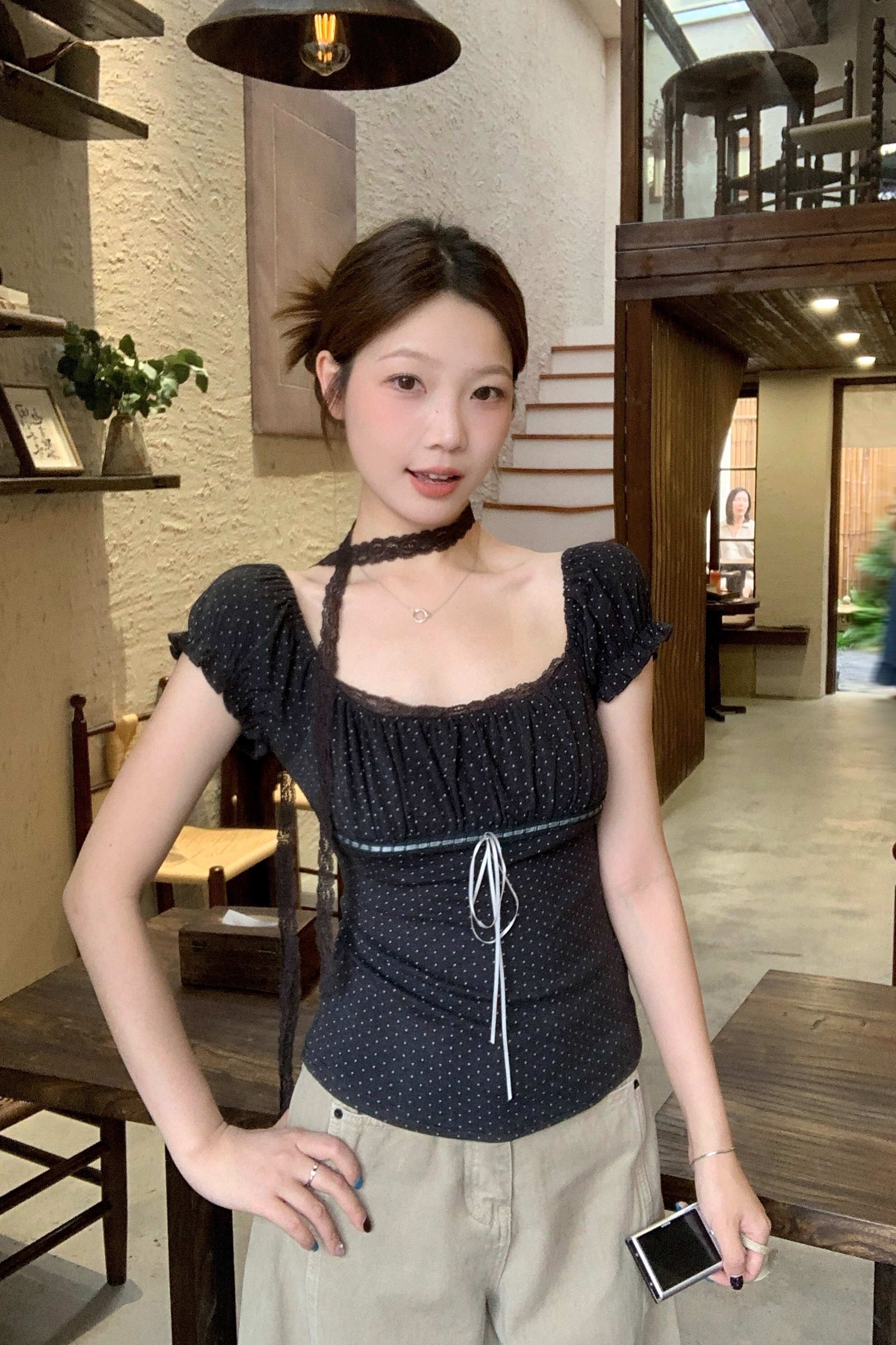 B226(9033) 韩系气质波点泡泡袖胸下蝴蝶结系带付蕾丝带深灰上衣