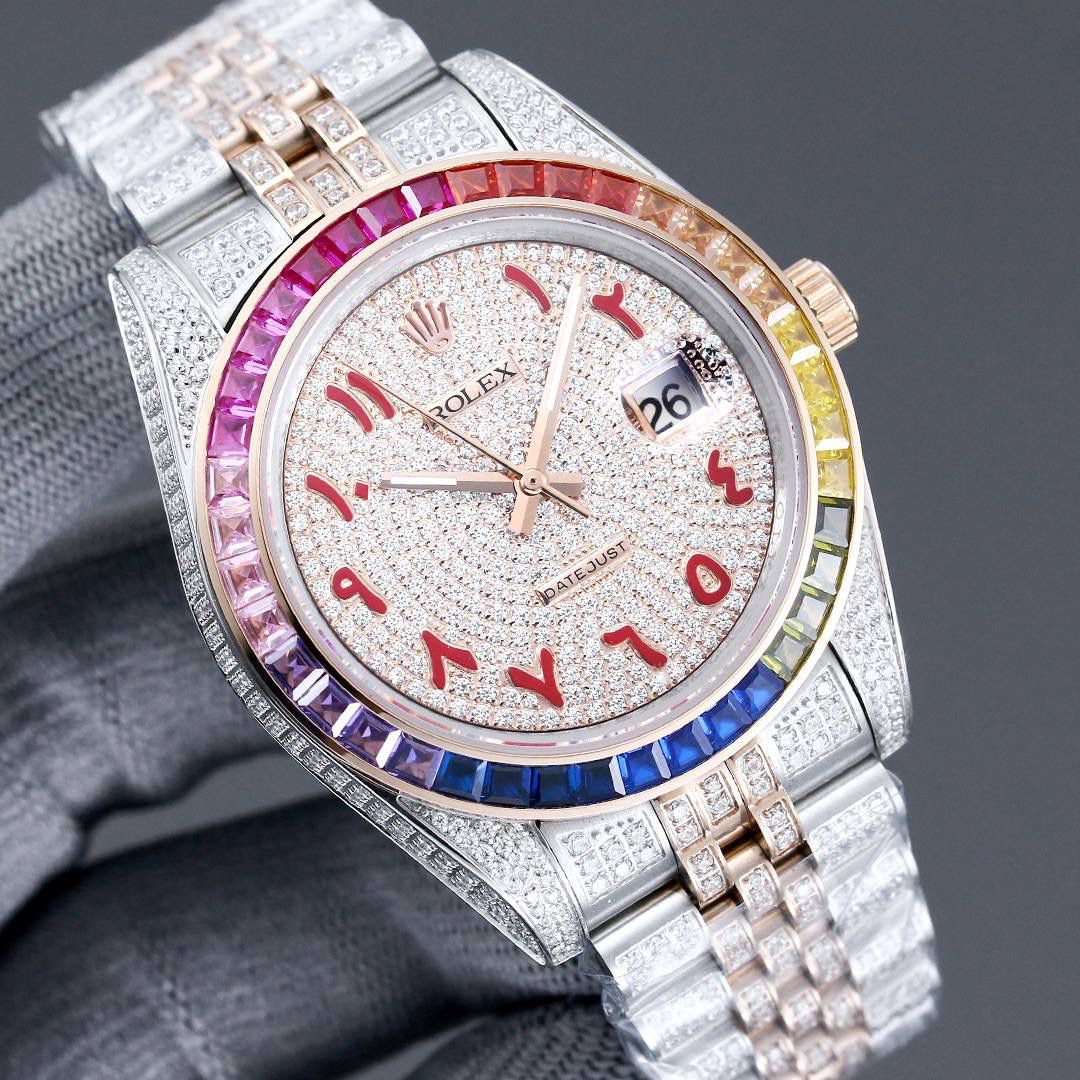 土豪版满钻日志 震撼来袭！ 劳^_^ROLEX蚝式恒动日志系列，堪为宝石镶嵌腕表系列之瑰宝。 永恒黄金腕表镶嵌最珍稀的钻石，充分展现劳力士在宝石镶嵌方面的非凡技艺。 品牌:Rolex劳力士 系列:日志系列腕表 机芯:4813机芯 表带:镶钻精钢表链 尺寸:41mm 材料:316精钢+蓝宝石玻璃✨