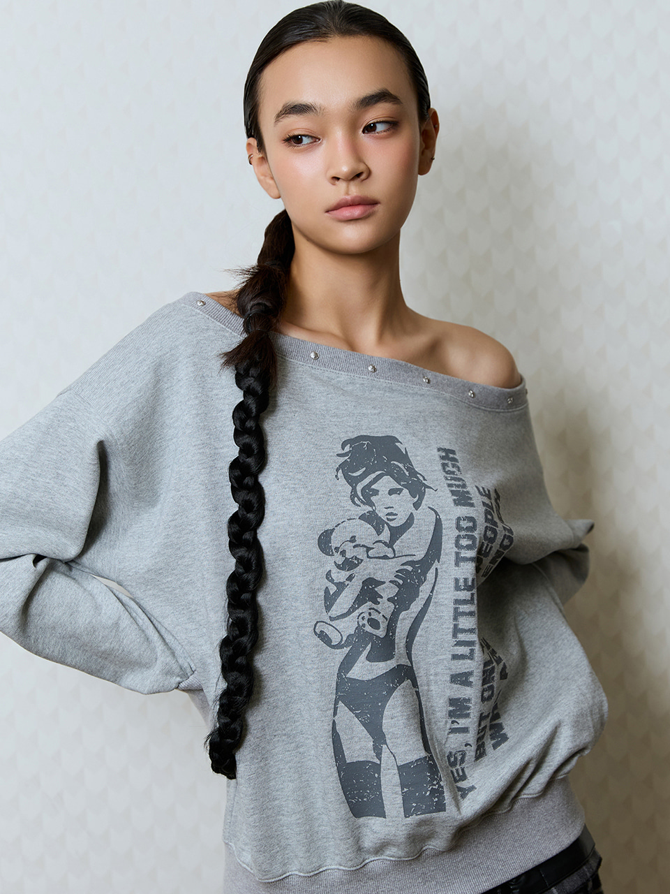 [Worn by Miyao Narin] GT ONE SHOULDER SWEATSHIRT (GRAY)
