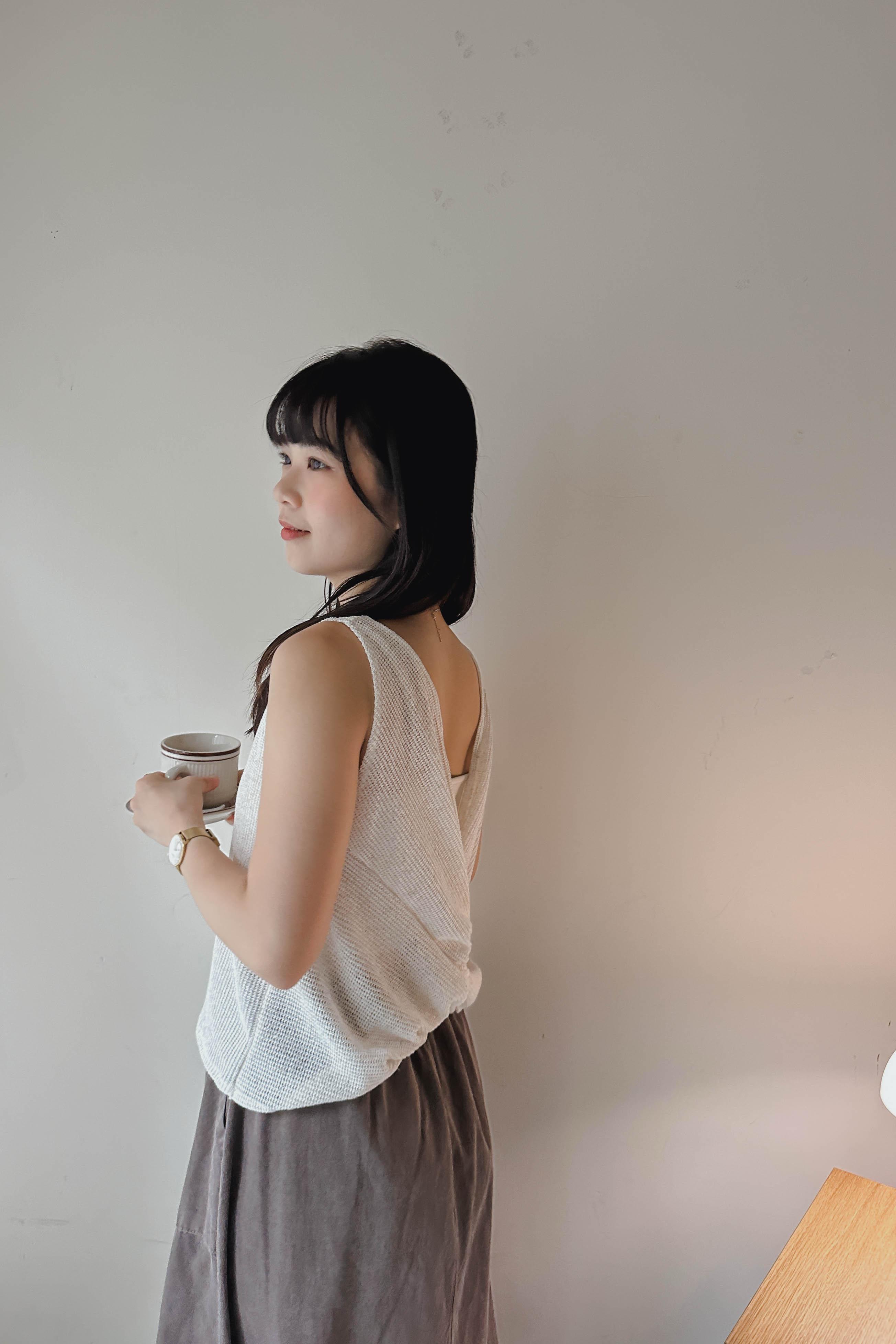 背扭結薄通窿背心 (兩色)
