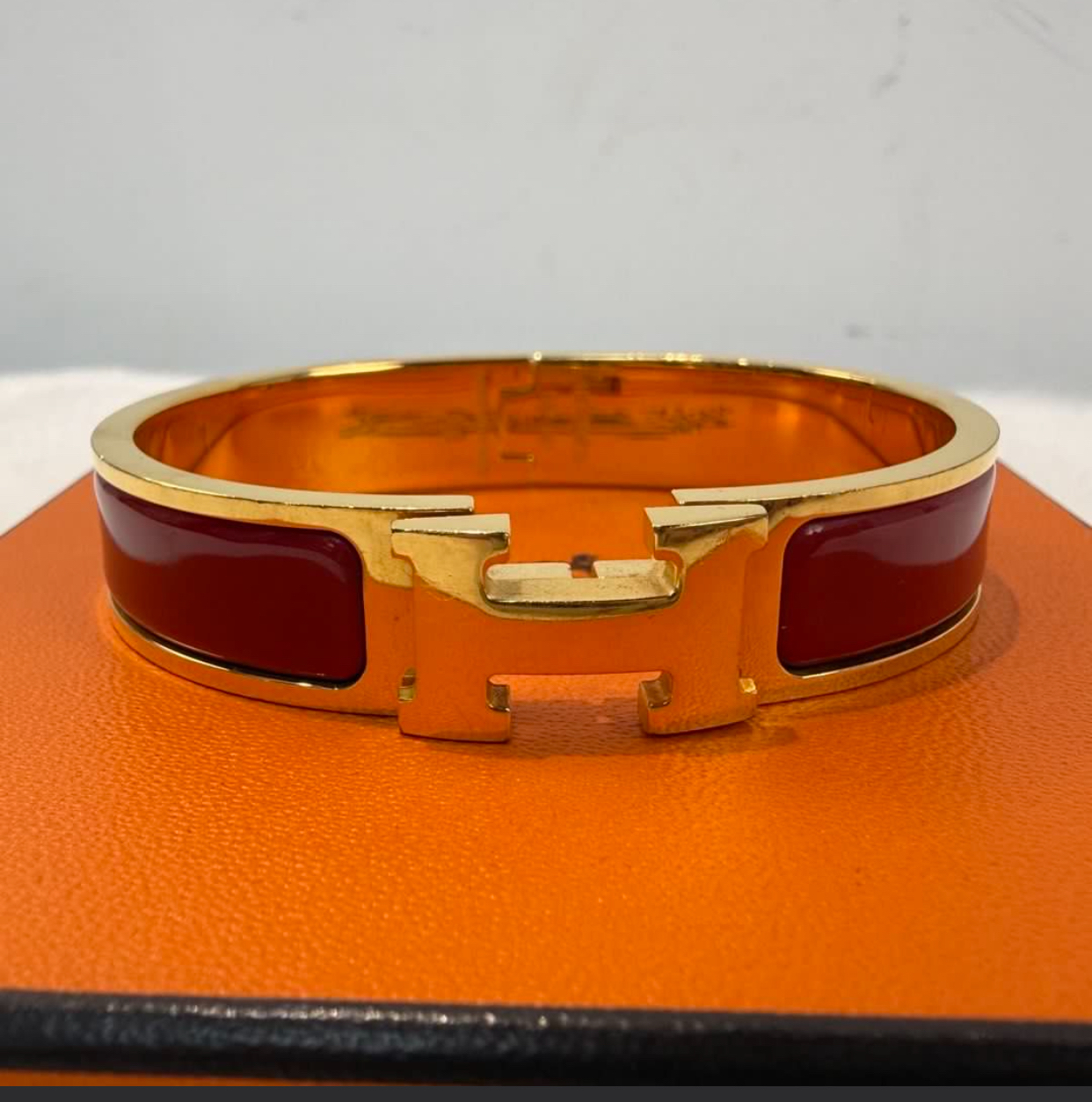 HERMES愛馬仕 H手鐲 琺瑯扣 紅色金logo手鐲 H家高辨識度經典配飾