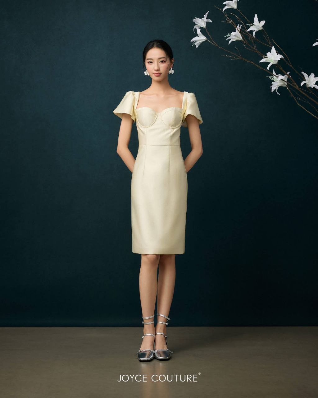 方领浅黄色连身裙 D0363