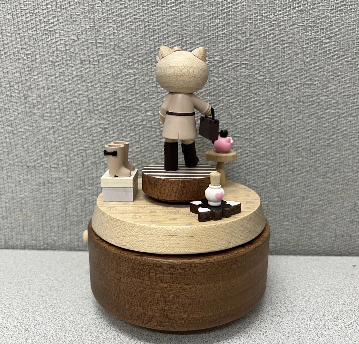 🇹🇼台灣直送🇹🇼 Hello Kitty 長腿 旋轉木製音樂盒