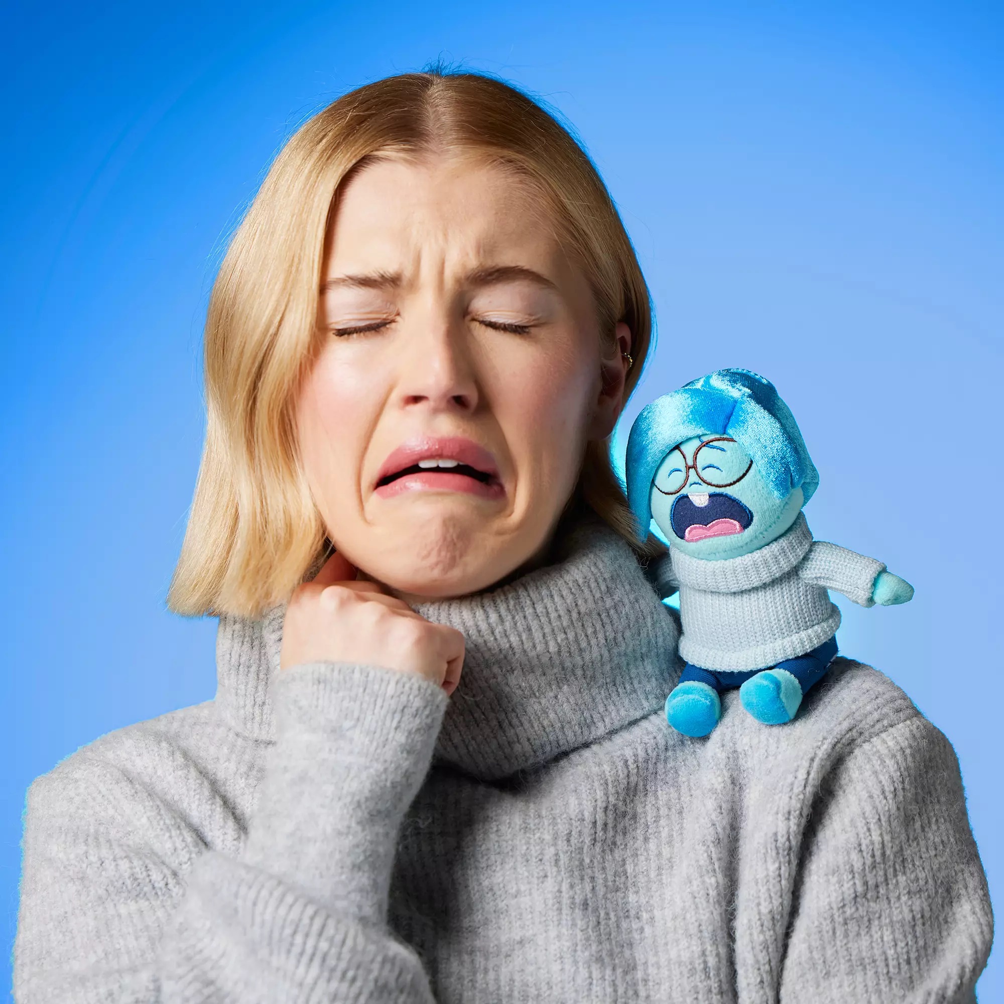 📦訂購 美國代購 美國迪士尼 Disney Inside Out 2 Sadness Magnetic Shoulder Plush 阿愁 磁石膊頭公仔