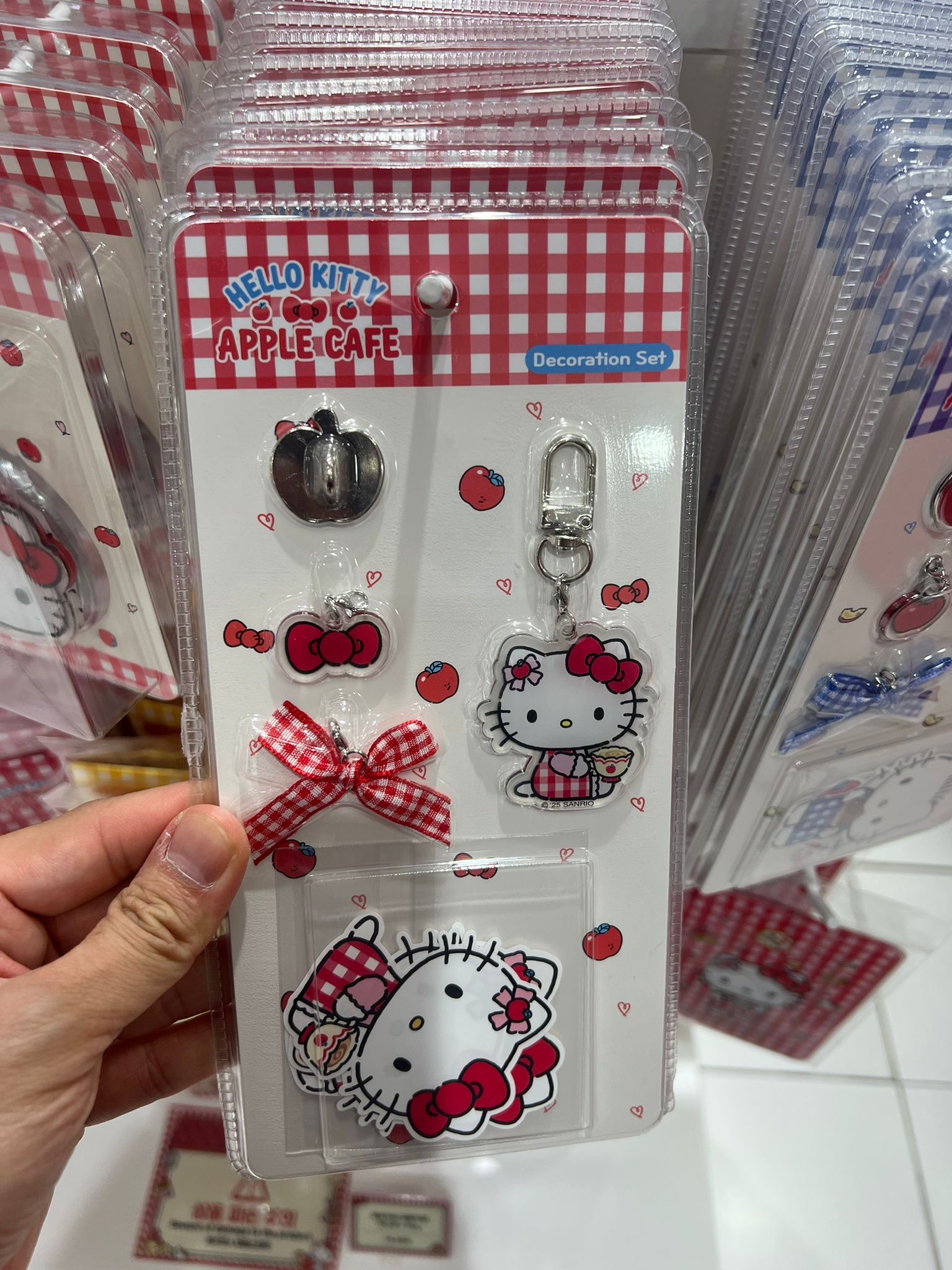 Hello Kitty Apple Cafe 鎖匙扣