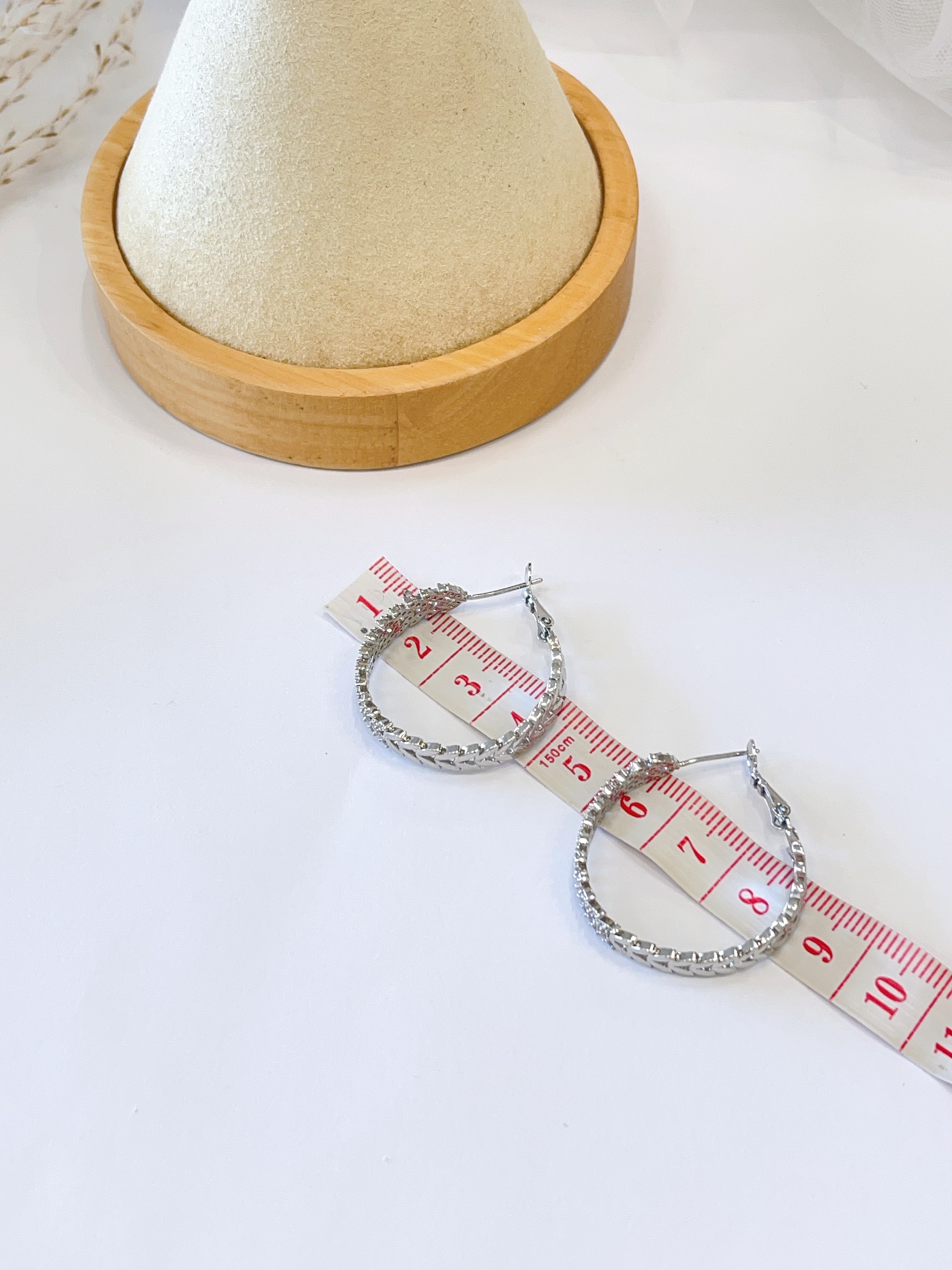 半素半镶钻叶子款式耳圈耳环