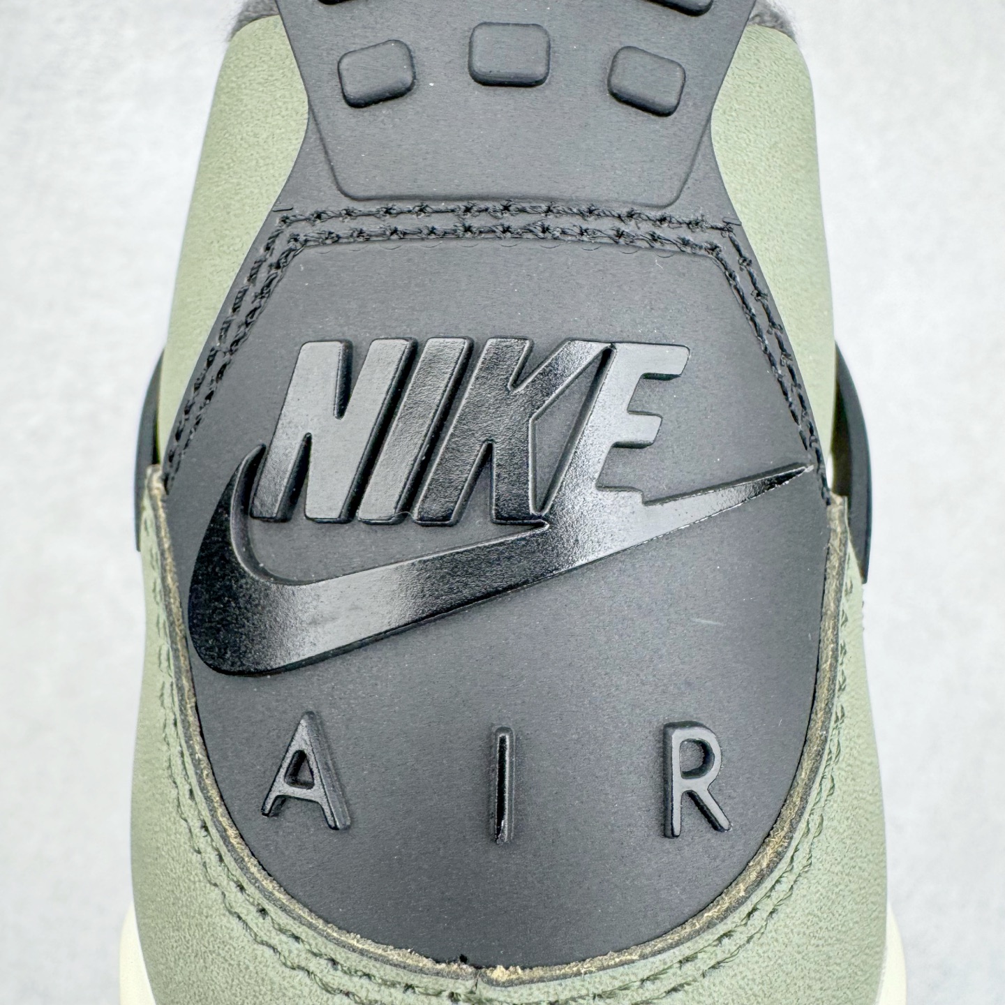 Undefeated x Nike Air Jordan 4 Retro IB1519-200