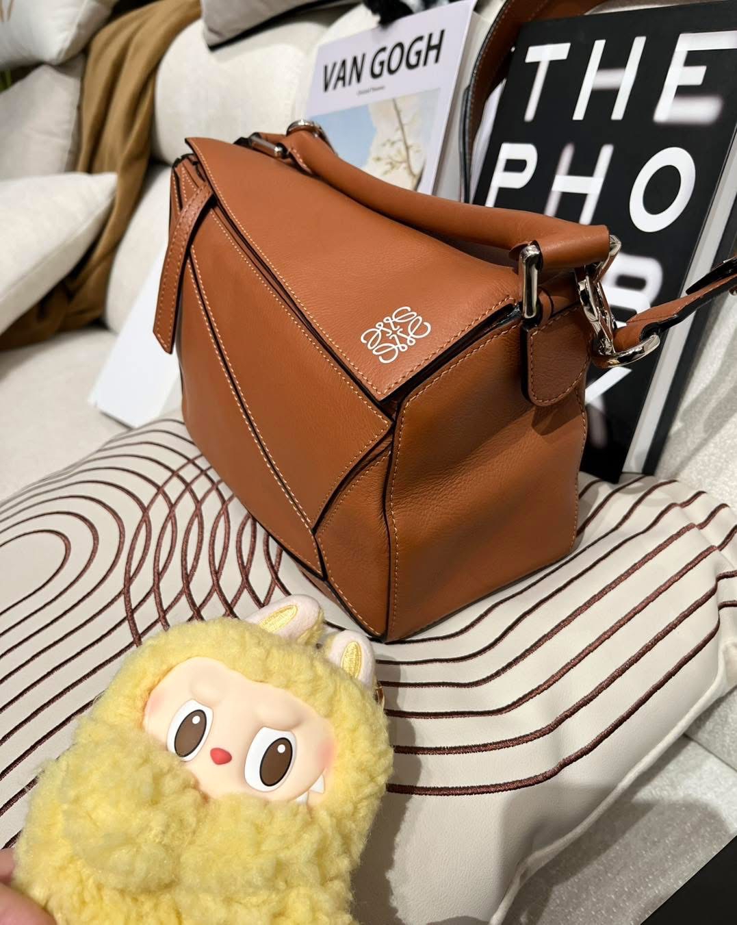 Loewe puzzle small tan calfskin  100%Authentic, 95%New✅Dust bag