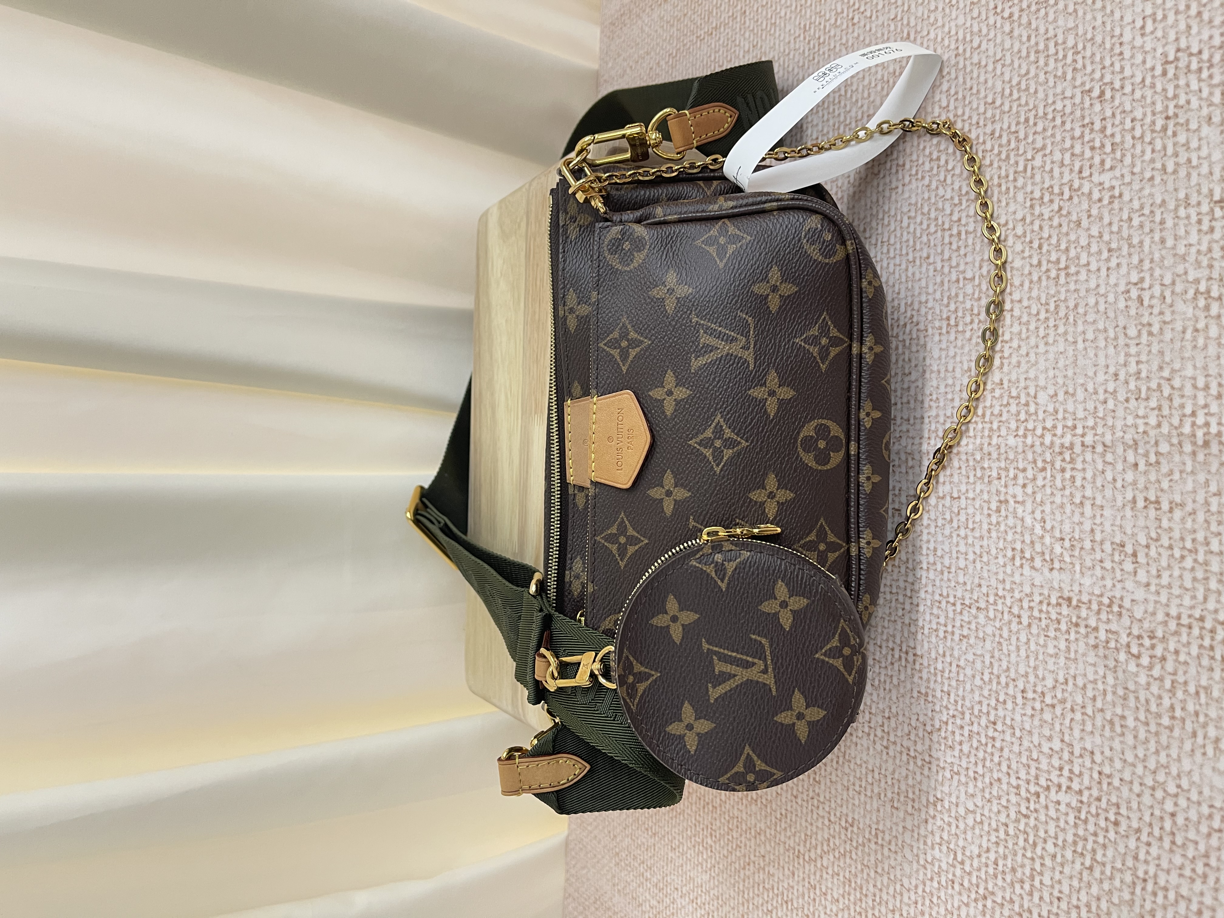 Pre-owned Louis Vuitton 5 in 1/ Product Code: 26041903