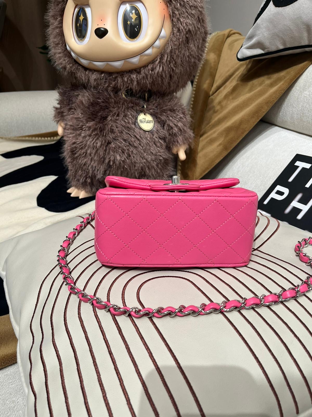 Chanel mini flap 17cm A35200 classic lambskin cf17,100%Authentic ,98%new  ✅收據副本✅CARD✅dust bag✅盒