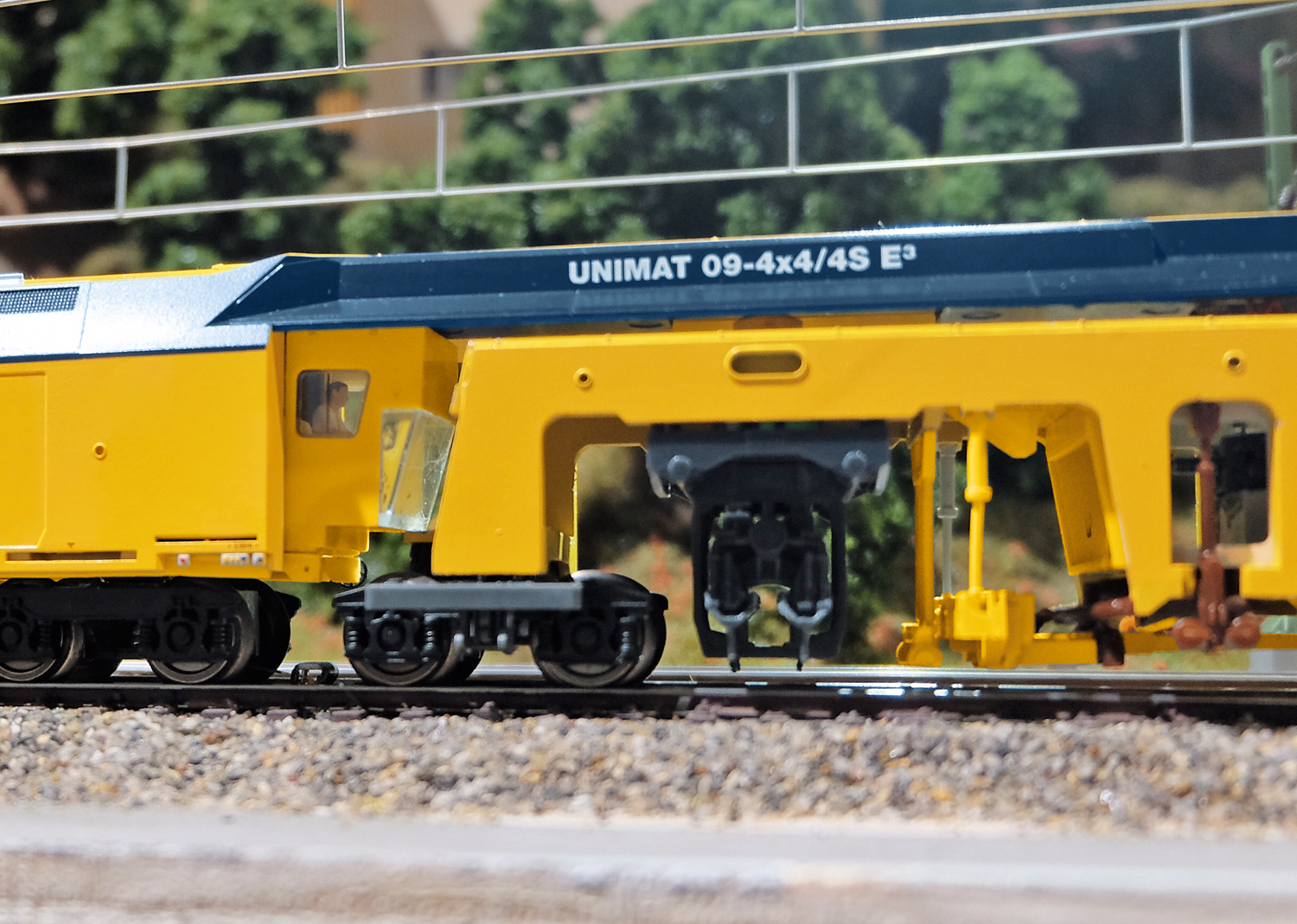 HO 1:87 Unimat 09-4x4/4S E3 Ballast Tamping Machine DCC sound and functional model