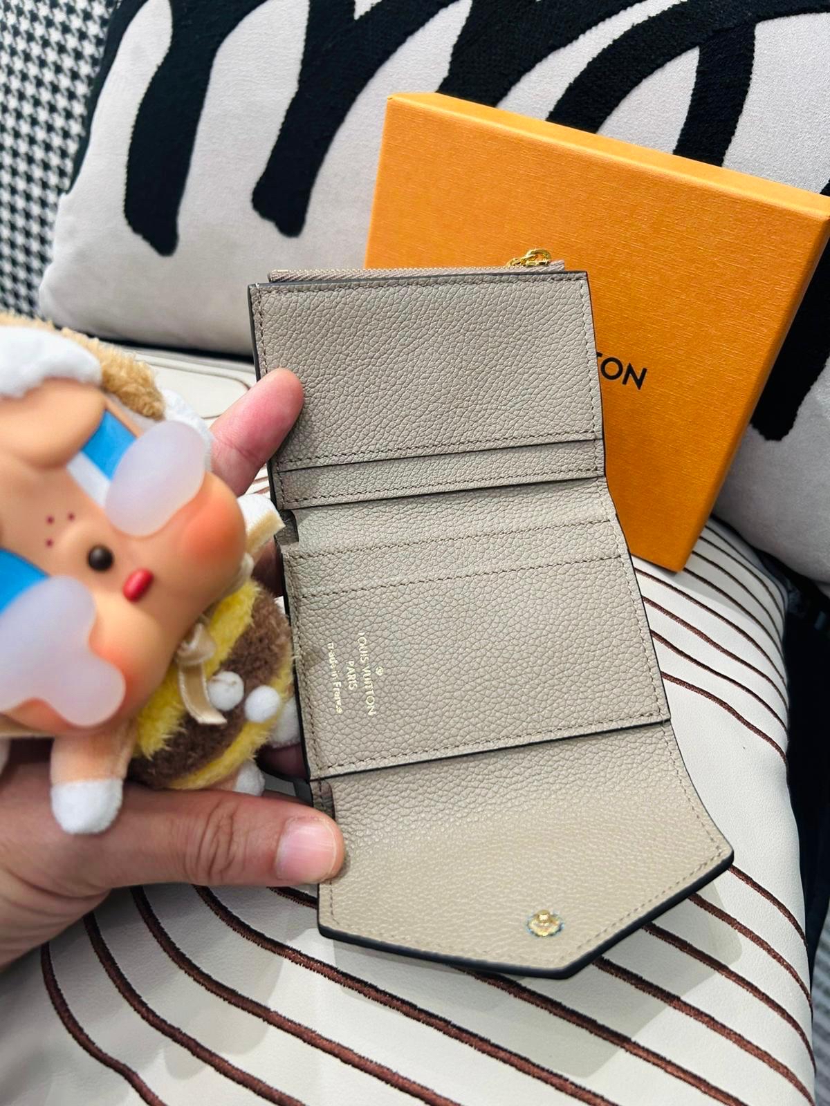 未使用品 LV Zoe Wallet M69800 牛皮銀包 100%Authentic, Unused ✅NFC✅Dust bag✅Box