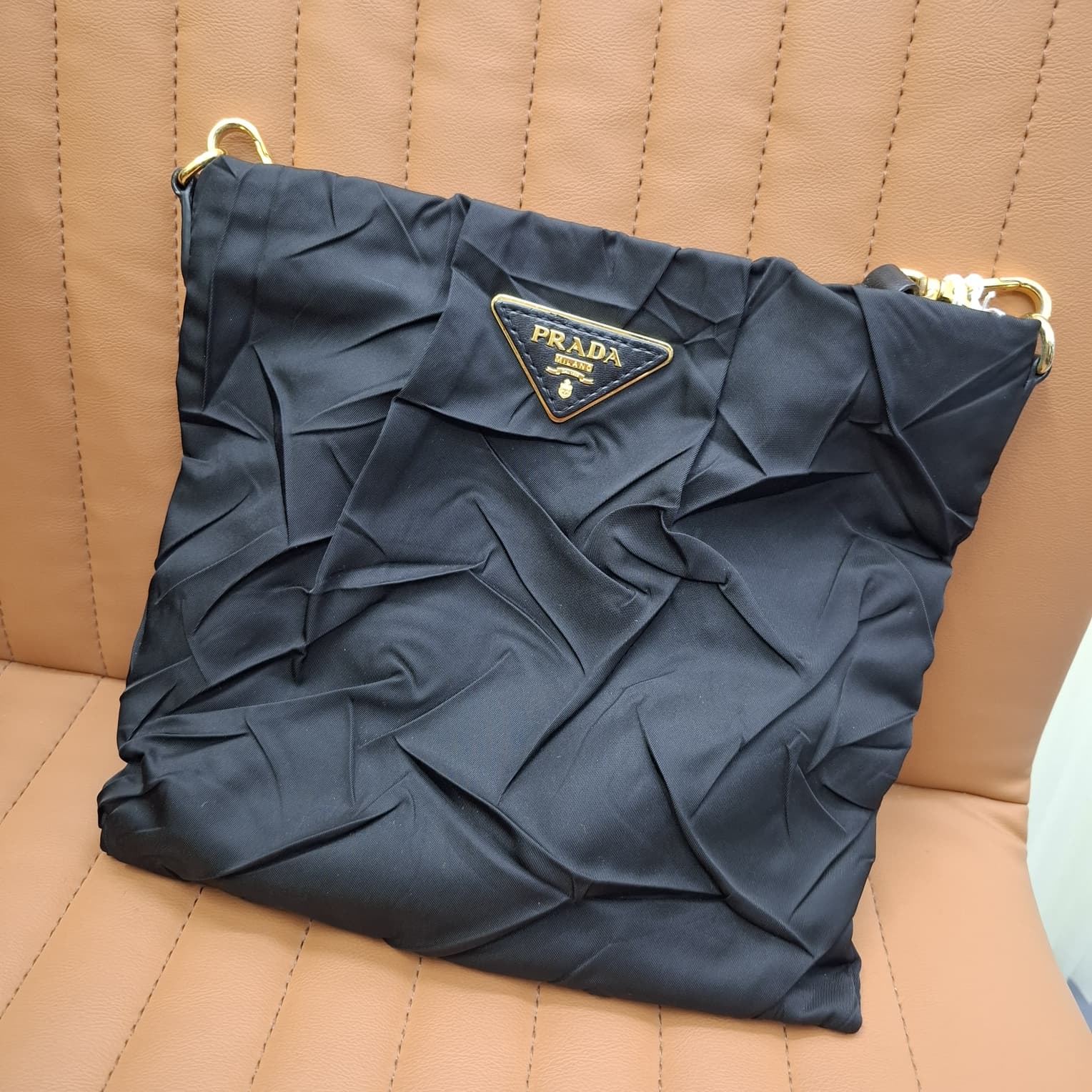 Prada 摺紋斜揹包