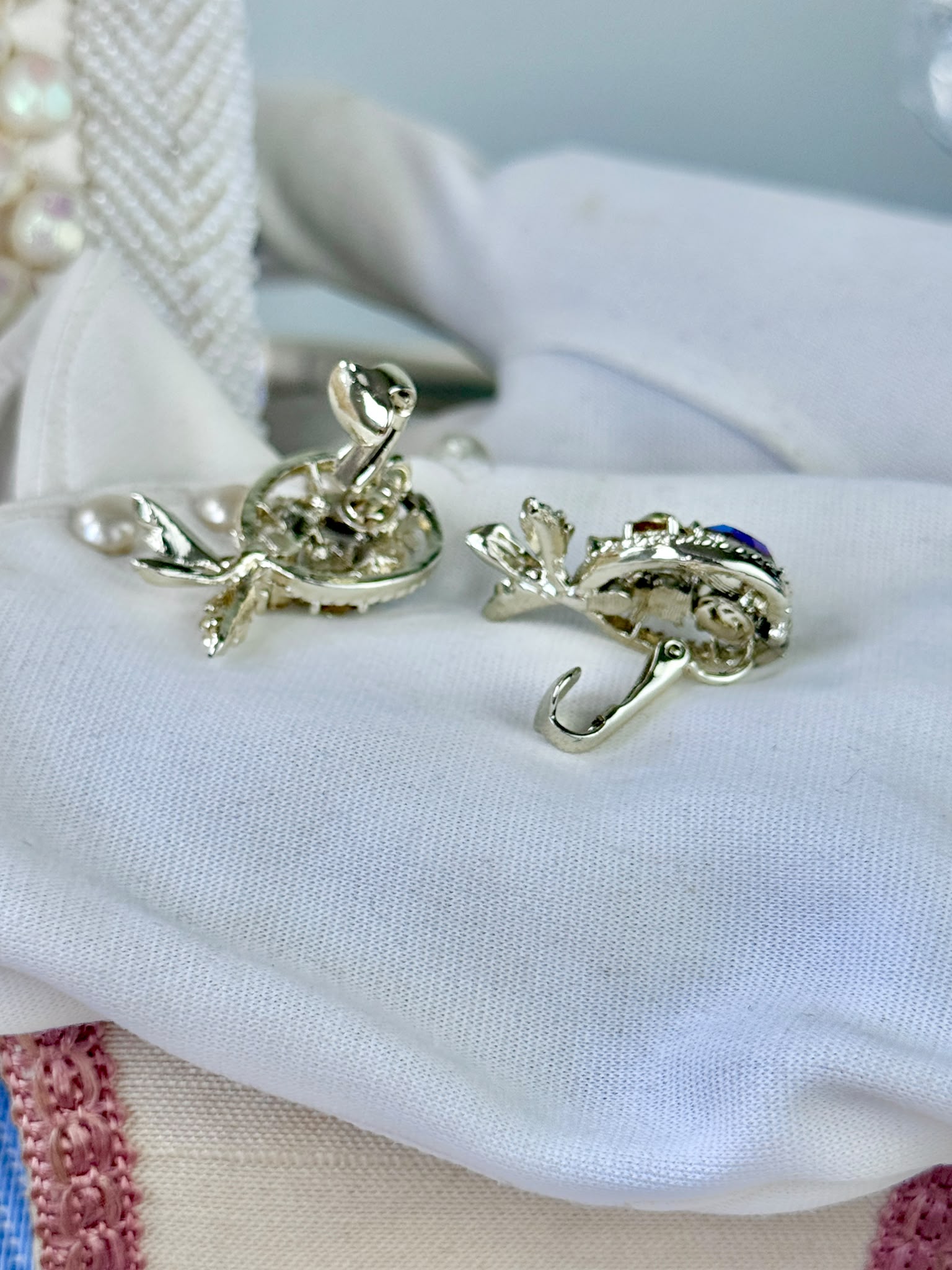 Vintage 1950s Sparkling Apple Pear Clip Earrings (MT2601)