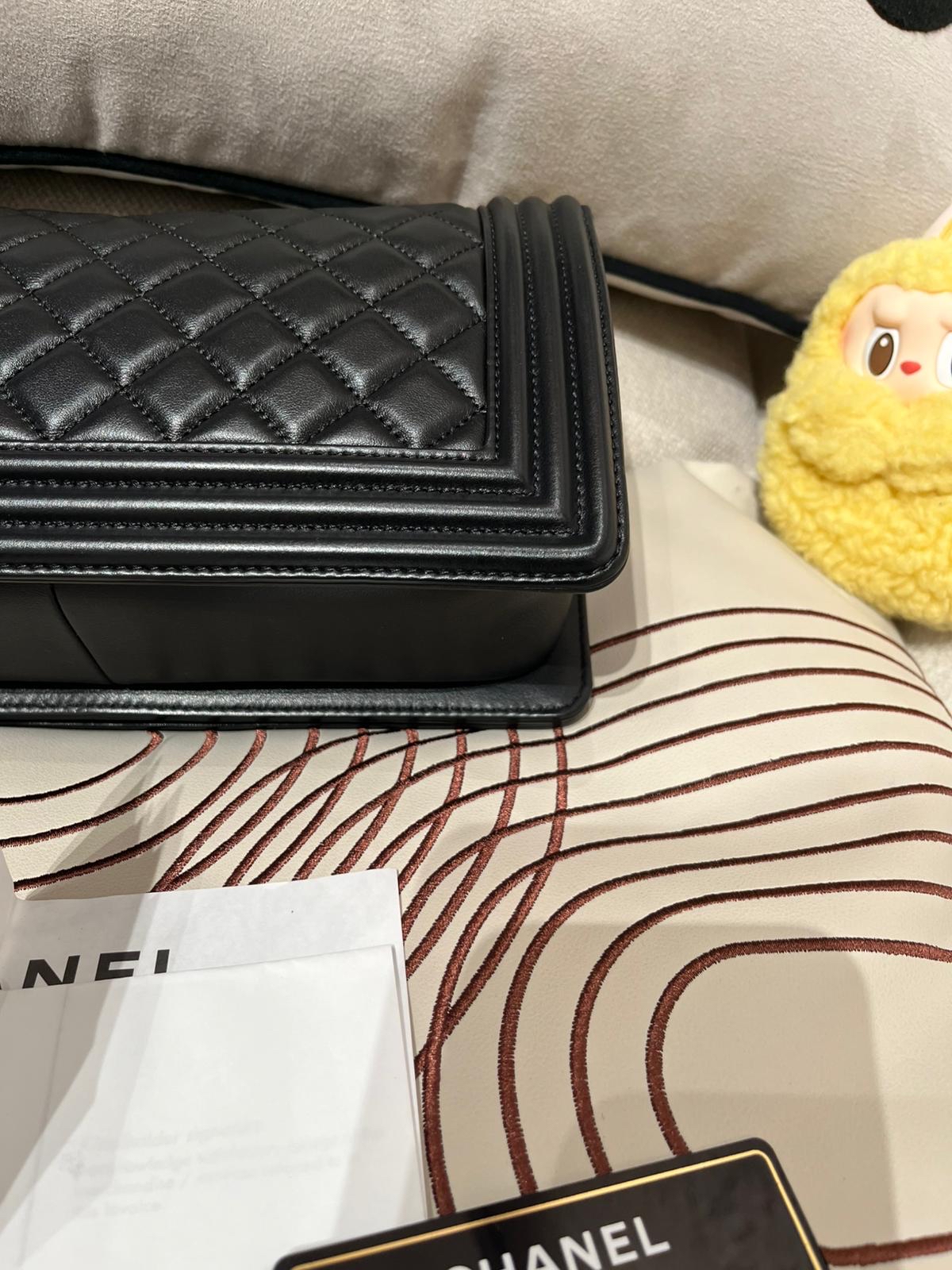 Chanel boy 25cm A67086 黑色小牛皮復古銀扣 100%Authentic,95%new ✅香港專門店收據✅26card✅dust bag✅box