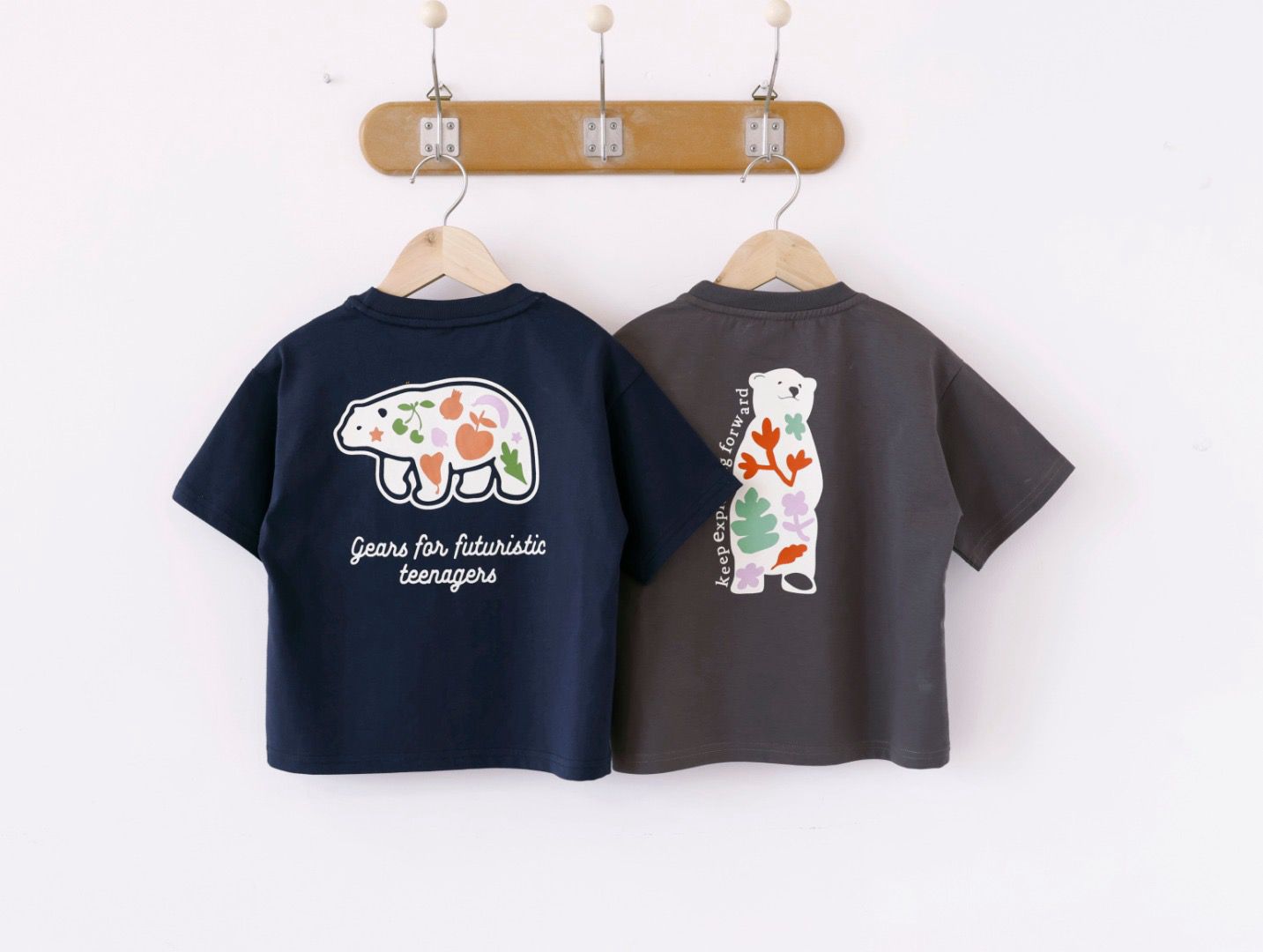 $75件。2件起$65件。山系卡通口袋休閒短袖