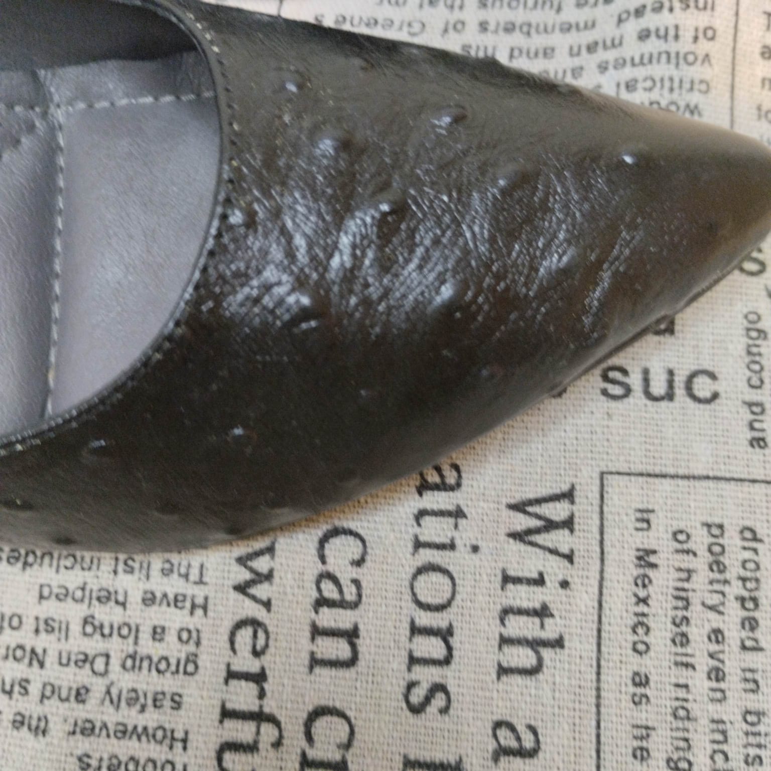 POSZ 黑色仿鴕鳥皮高跟鞋