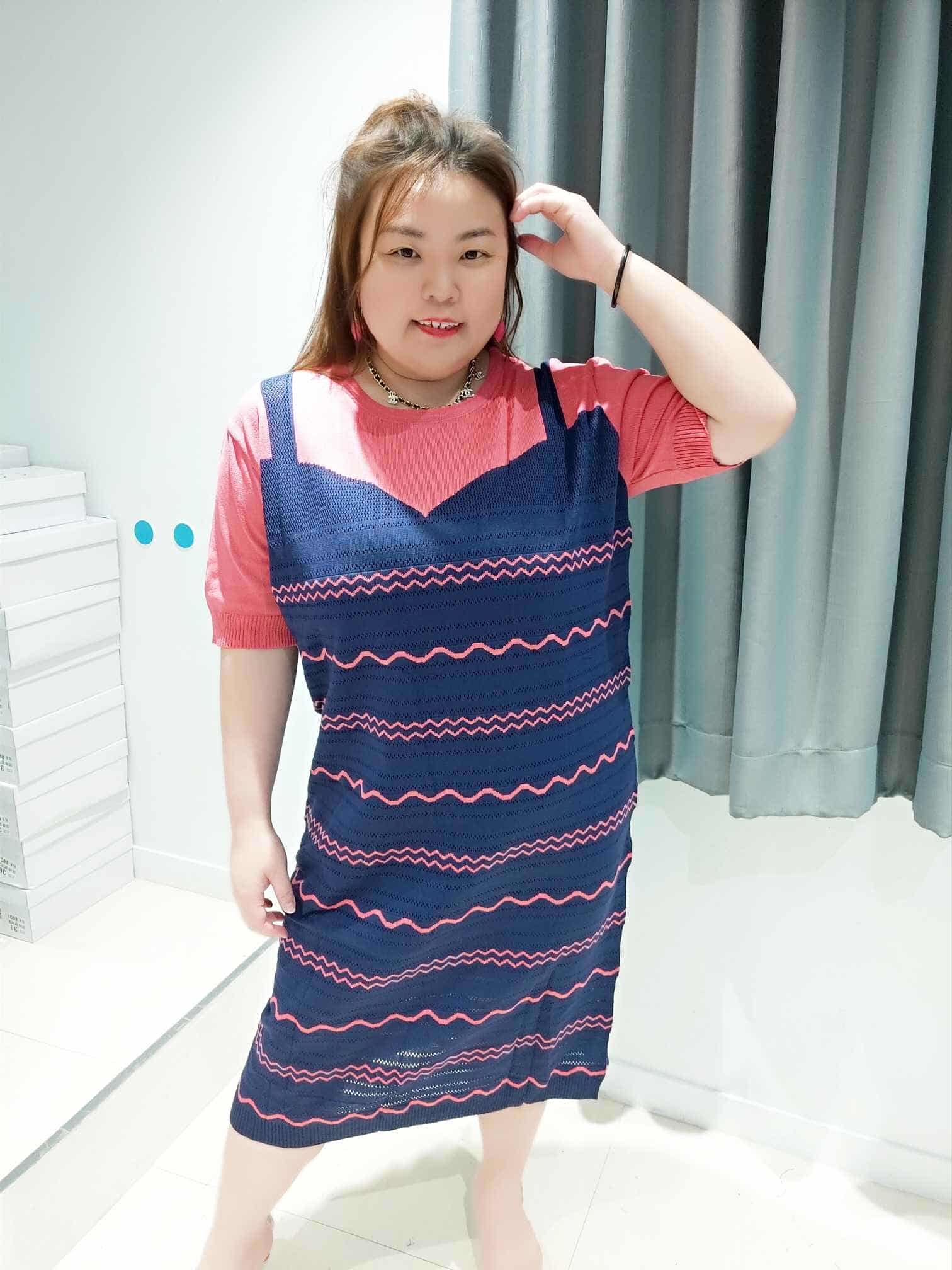 DOA14 拼色针织波纹设计连衣裙