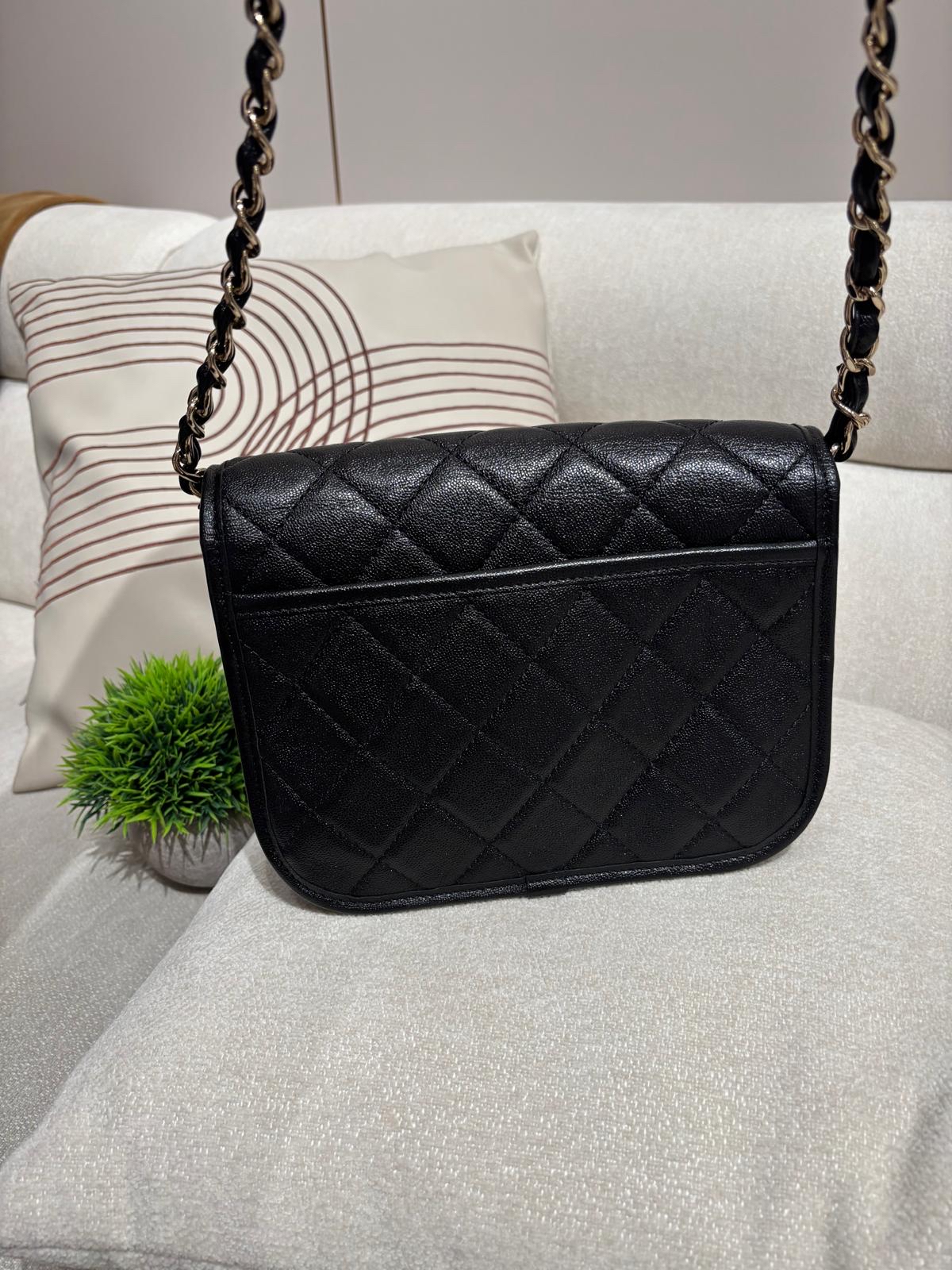 Chanel flap bag cc logo 黑色荔枝牛皮 ,100%Authentic ,98%new ✅31 card✅dust bag✅box