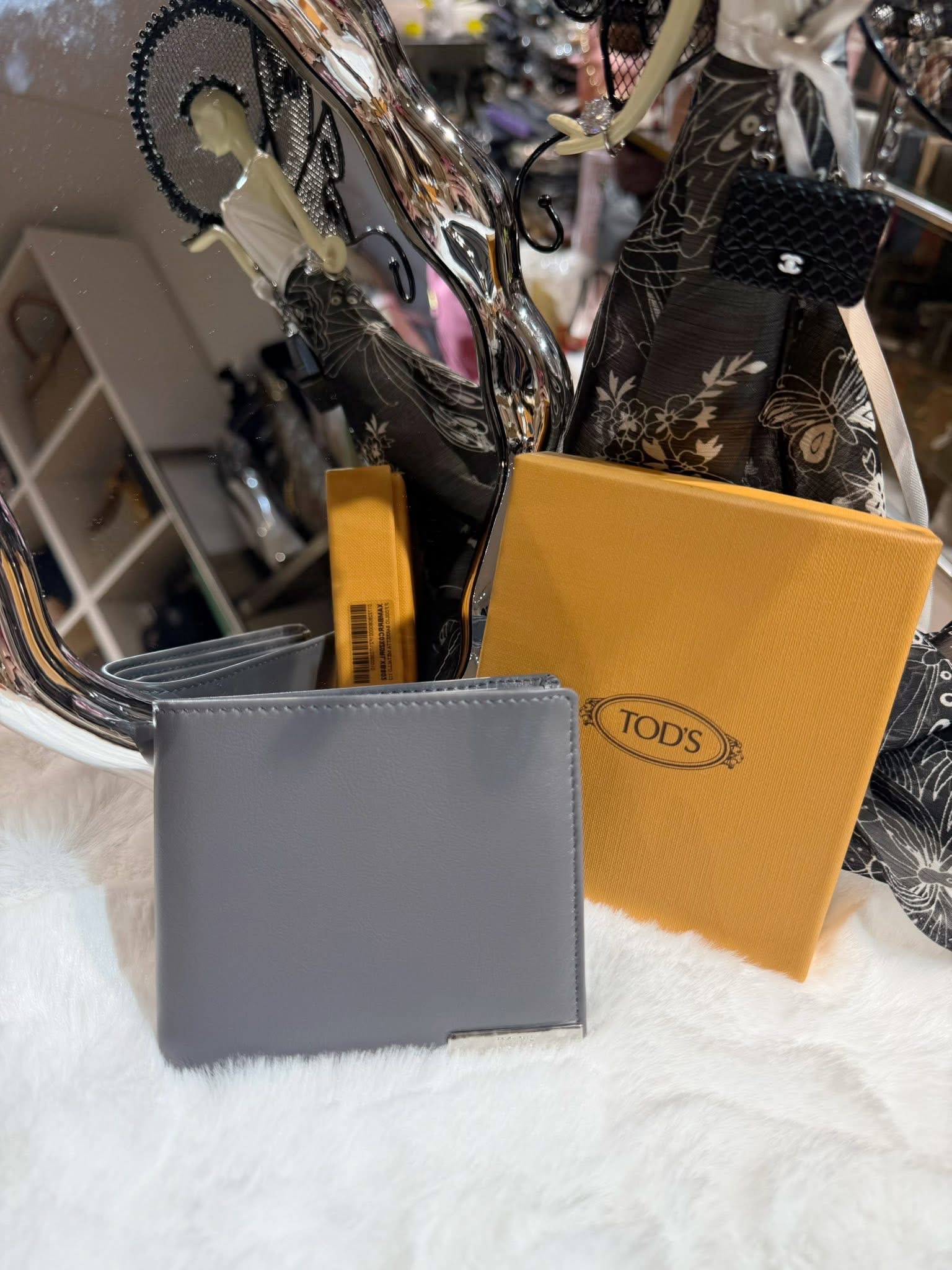 Tod’s bi fold wallet with coin grey