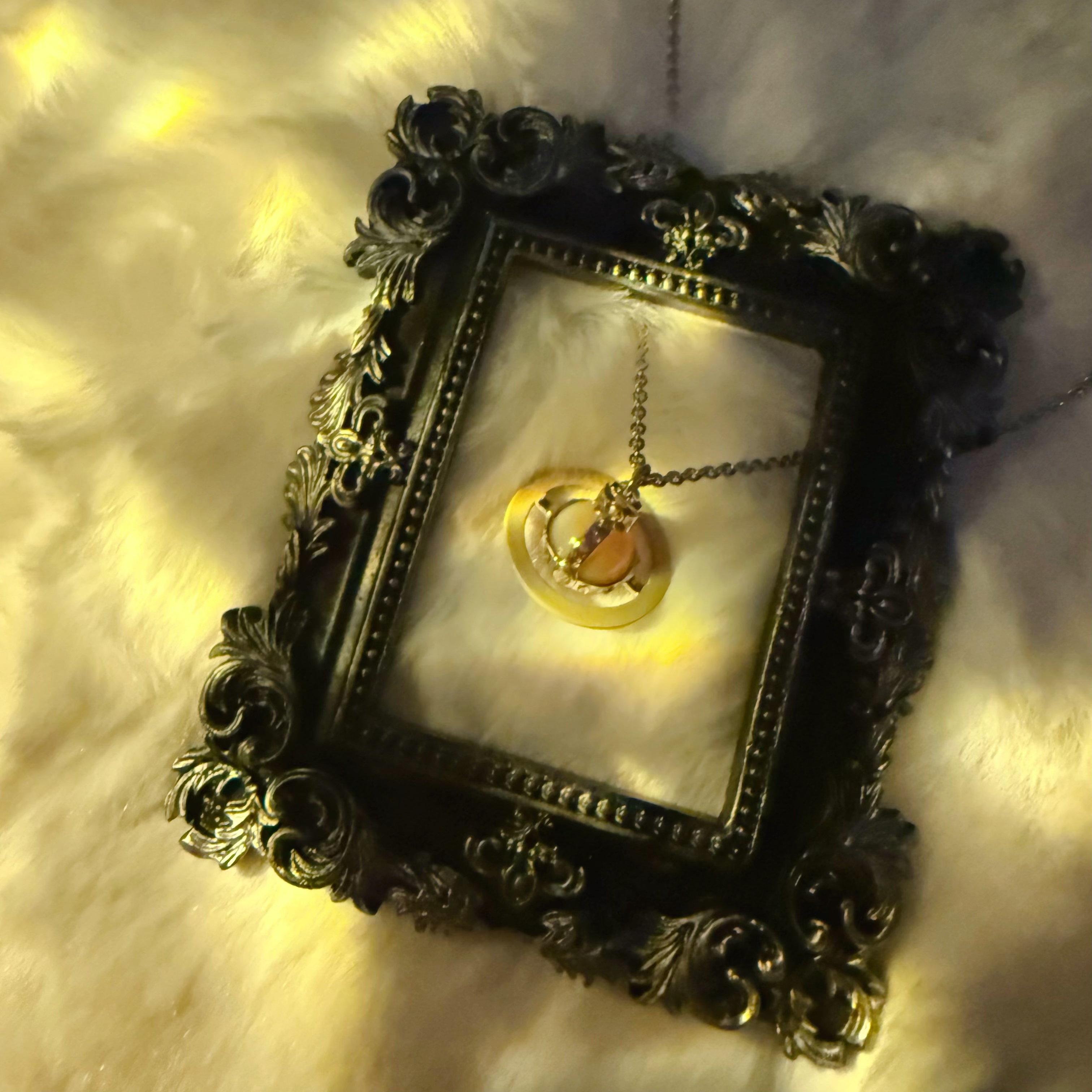 VW Luzia 3d tiny necklace yellow/moon