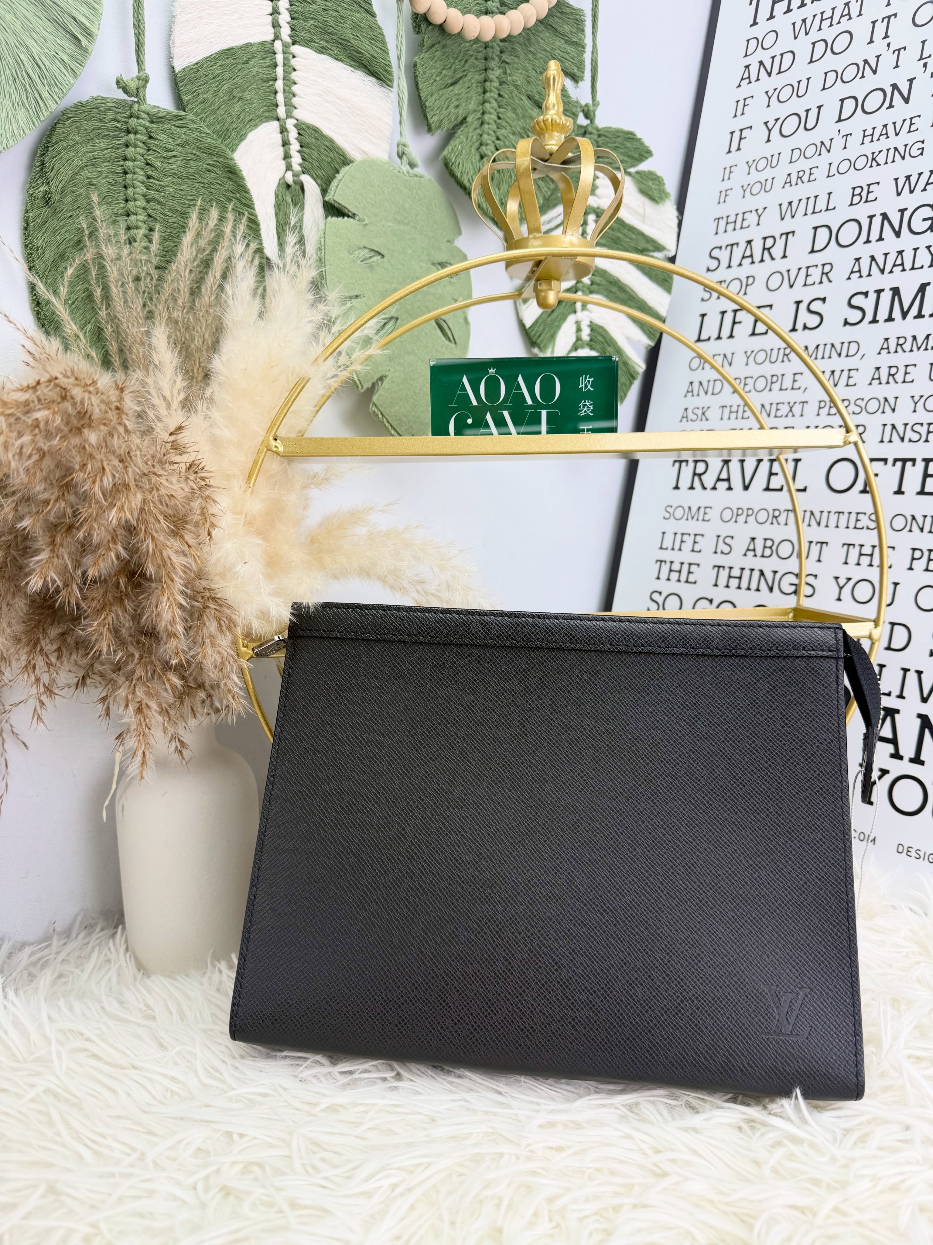 Lv👜 PRE OWNED 🛍️黑色手拿包 🖤 