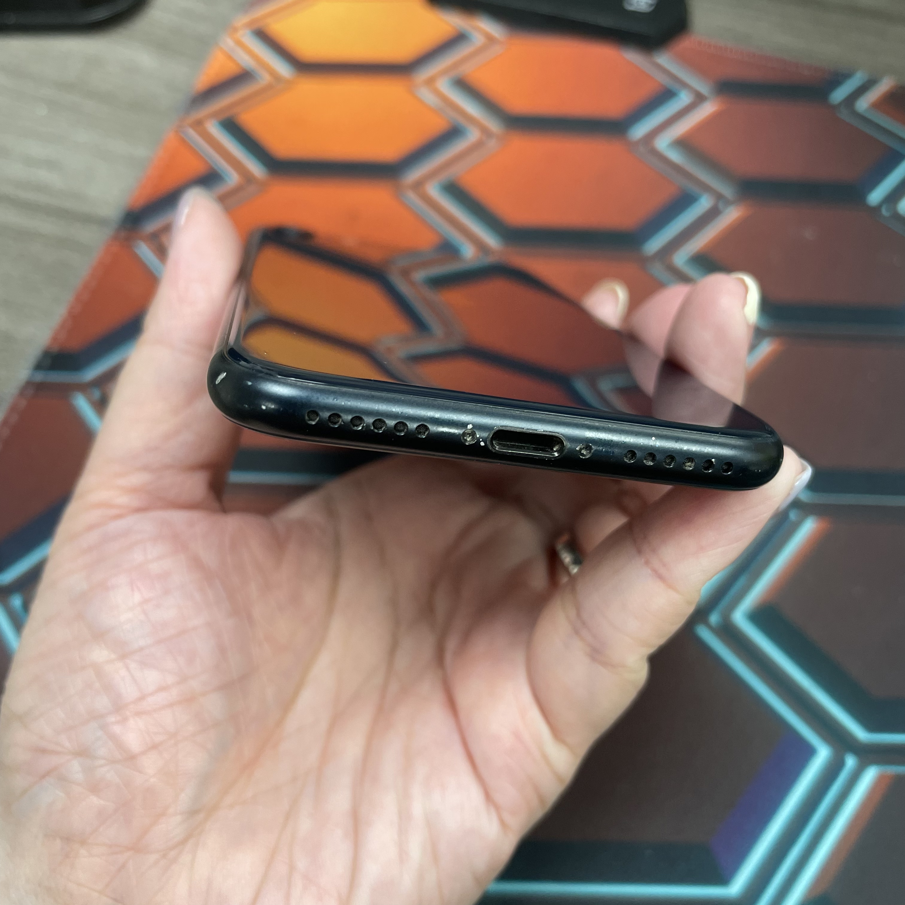 *6728 SE3 超靚機 128GB 電76 黑色 black