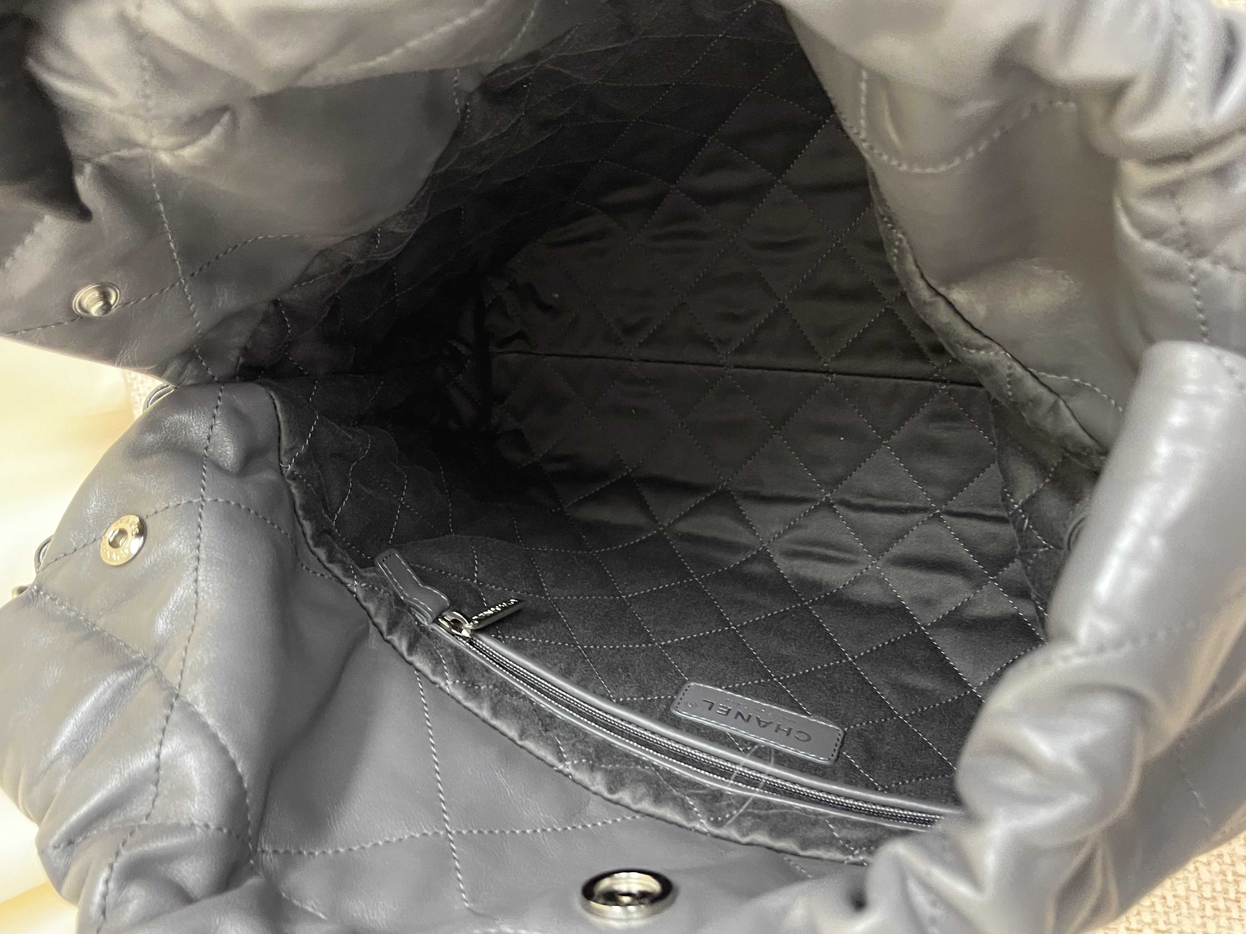 Pre-owned Chanel 22 bag / Product Code: 26022103