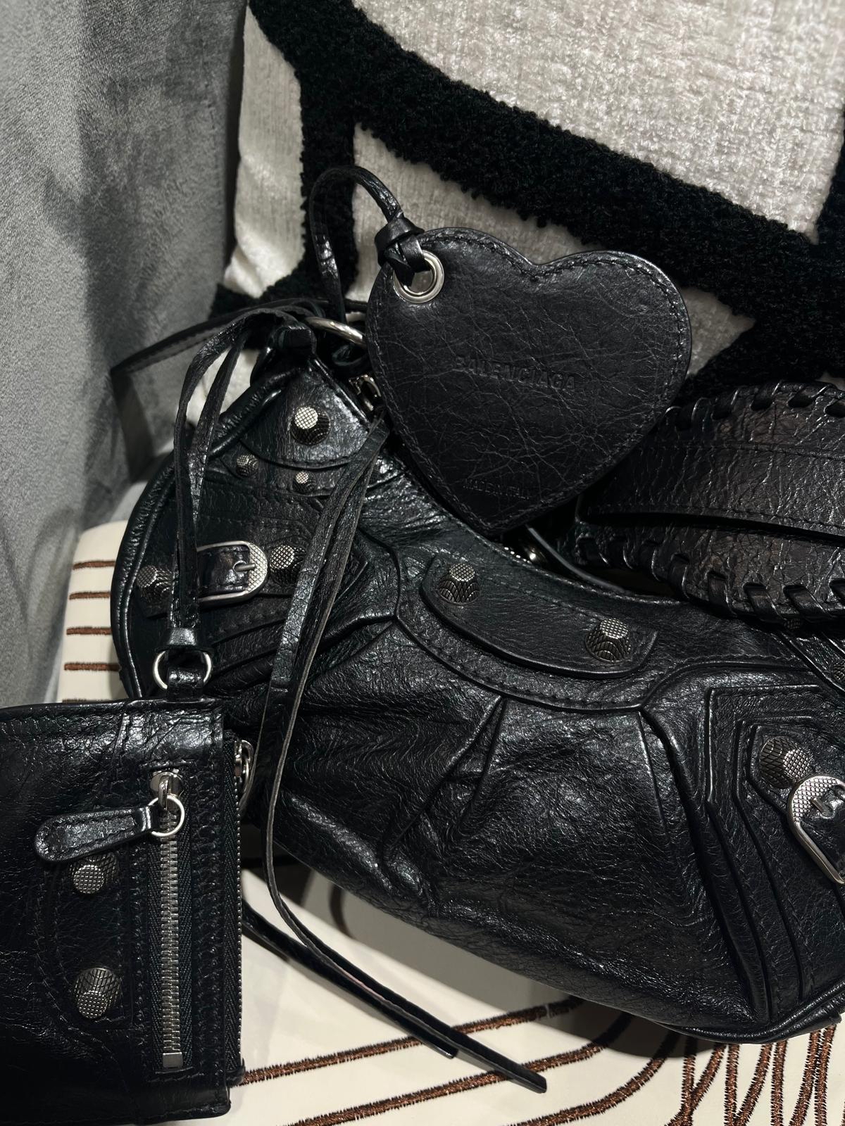 BALENCIAGA Le Cagole XS Shoulder Bag 黑色牛皮671309 100%Authentic, 95%New ✅Mirror✅ pouch✅dust bag  