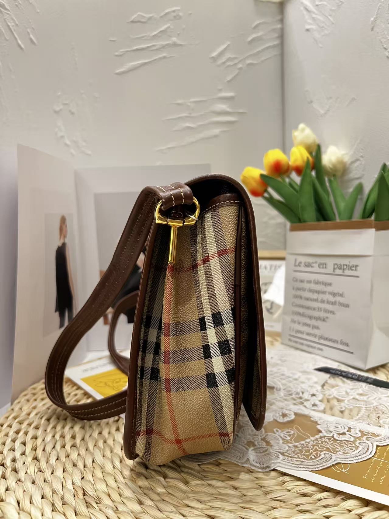 Burberrys Vintage Nova Check Saddle Bag