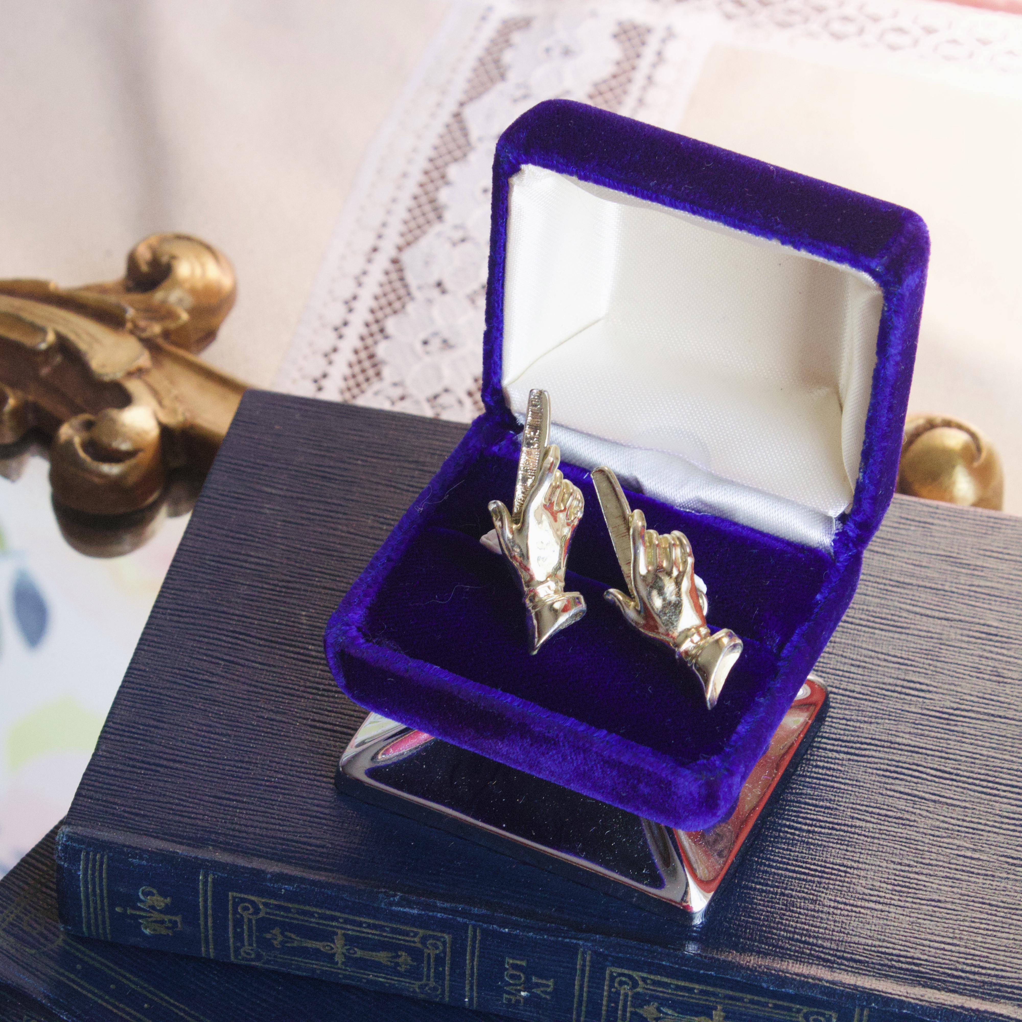 Rare! Vintage C.a. 1950s Stamped "Coro" Silver Tone Hairdresser Screw Back Earrings(MT1436)
