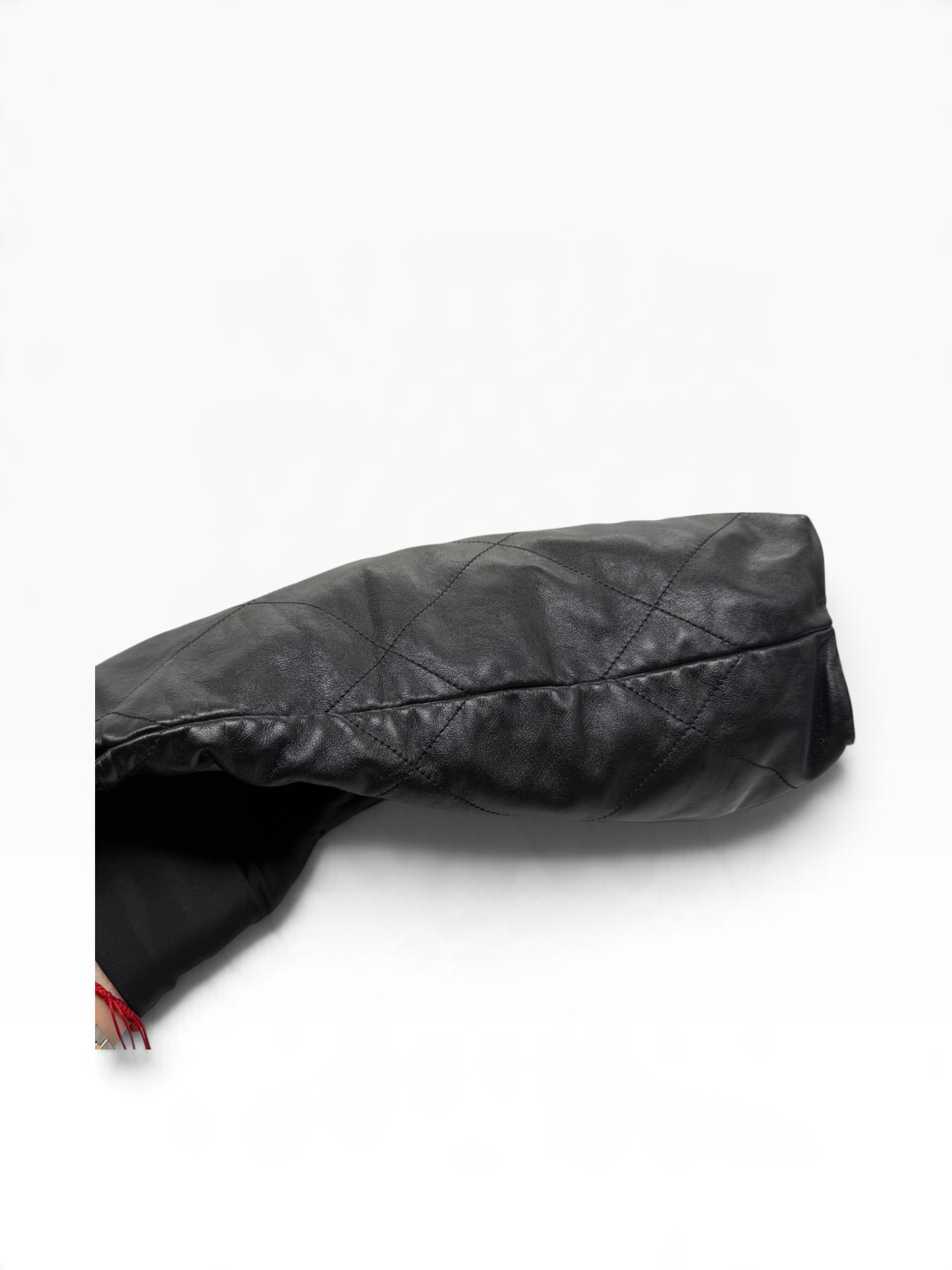 Pre owned chanel 22S black M10141