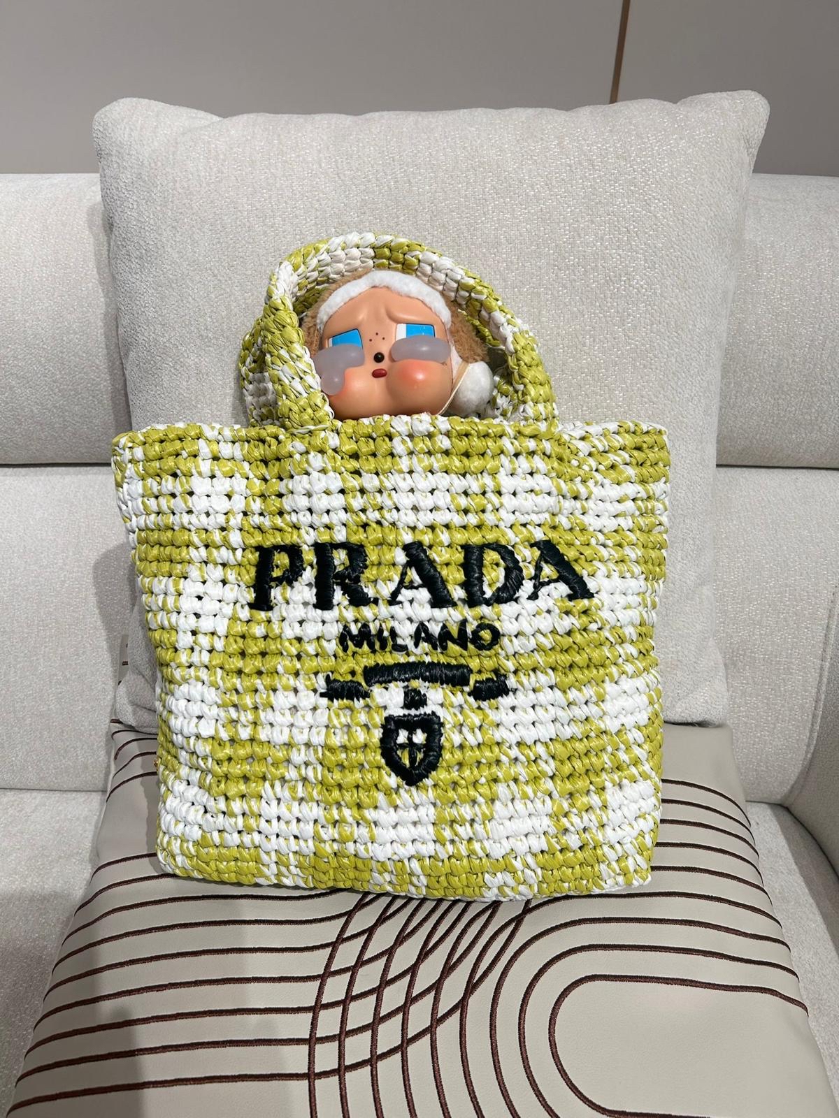 Prada Raffia bag 100%Authentic, 98%new ✅dust bag