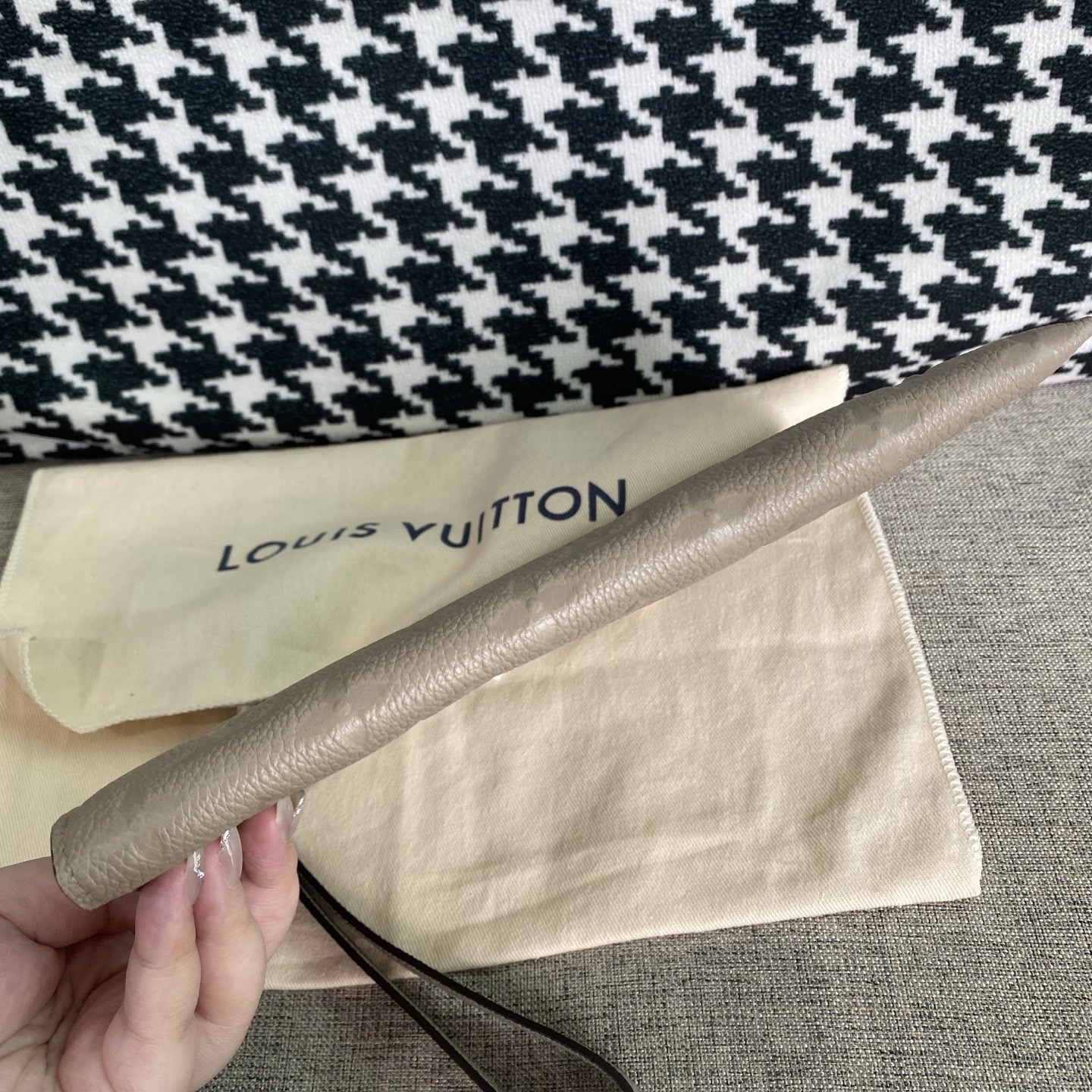 【預訂貨品】芯片款 LV大象灰全皮壓花手拎包 