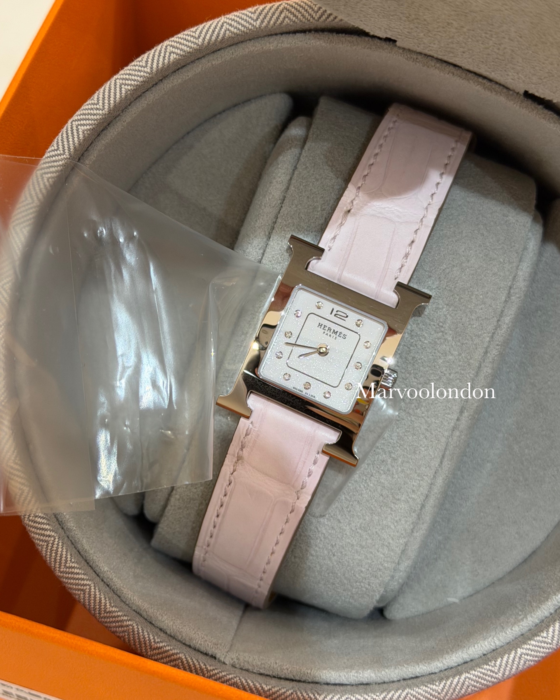 買到賺到‼️特價出✨Hermes 25mm 鑽石💎拼粉色鱷魚錶帶 超特別🥰🥰🩷🩷😆