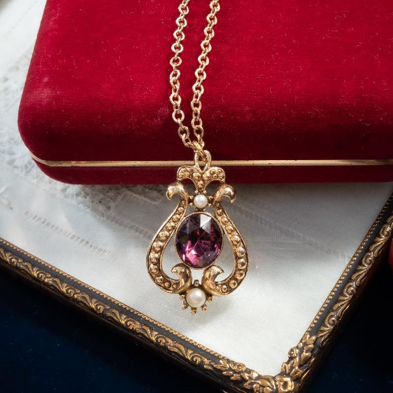 C.a. 1970s Avon Victorian Revival Amethyst Purple Rhinestone and Faux Pearl Necklace (MT1118)