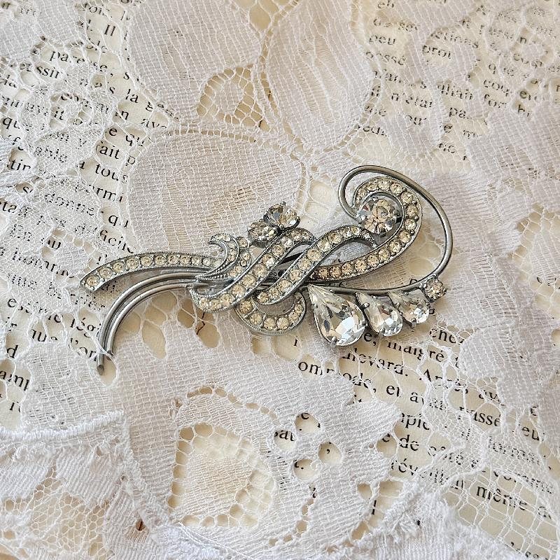 Vintage Mid-Century Czechoslovakian Scrollwork Rhinestone Brooch / Vintage Bridal Brooch (MW243)
