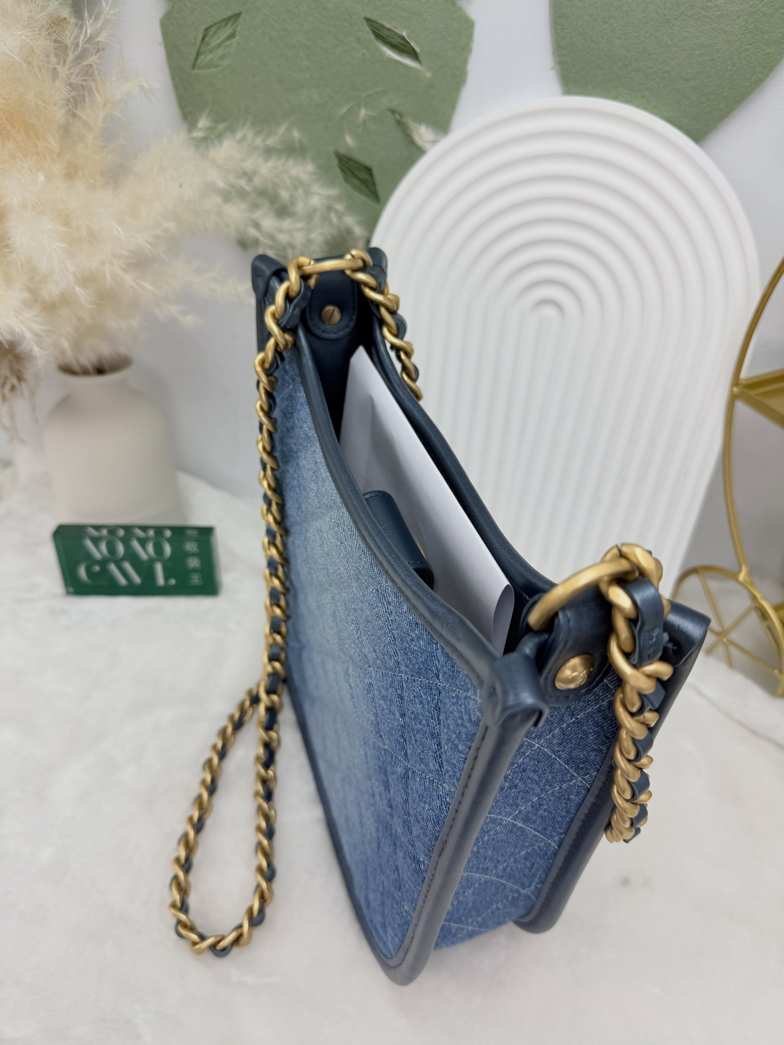 Chanel👜 PRE OWNED 🛍️24S牛仔漸變 Hobo 晶片款 一長一短雙肩帶 全套💙