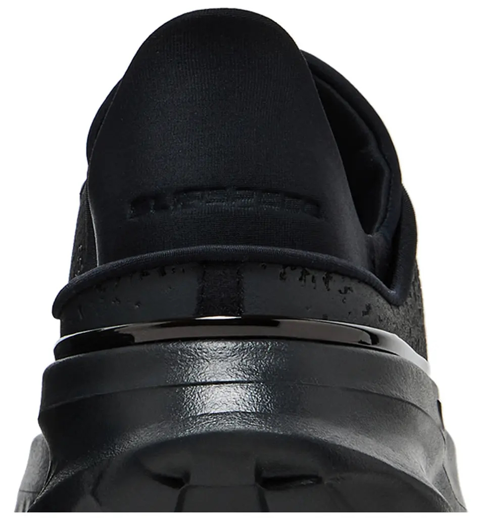 Under Armour SlipSpeed Mega 黑色 （全球代購） 參考價格HKD$900起