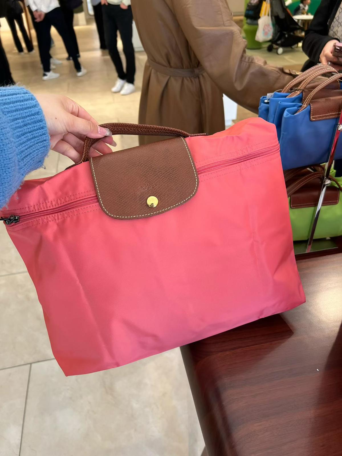 Longchamp outlet 尼龍公事包💼 Flash sale 好抵哦👍🏻手快有✋🏻✋🏻