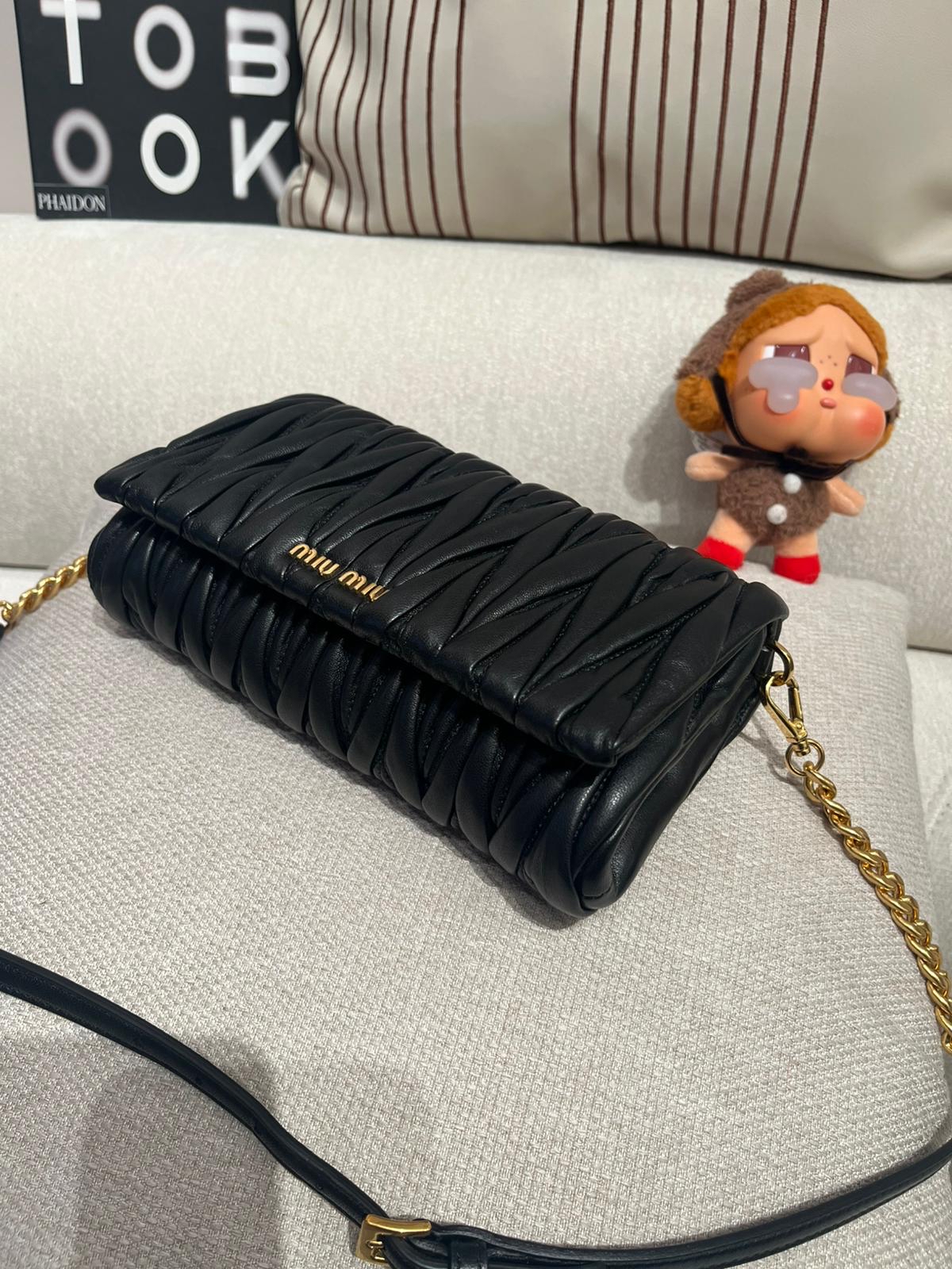 MIU MIU SHOULDER BAG 黑金斜孭袋 ,100%Authentic,98%new✅box 