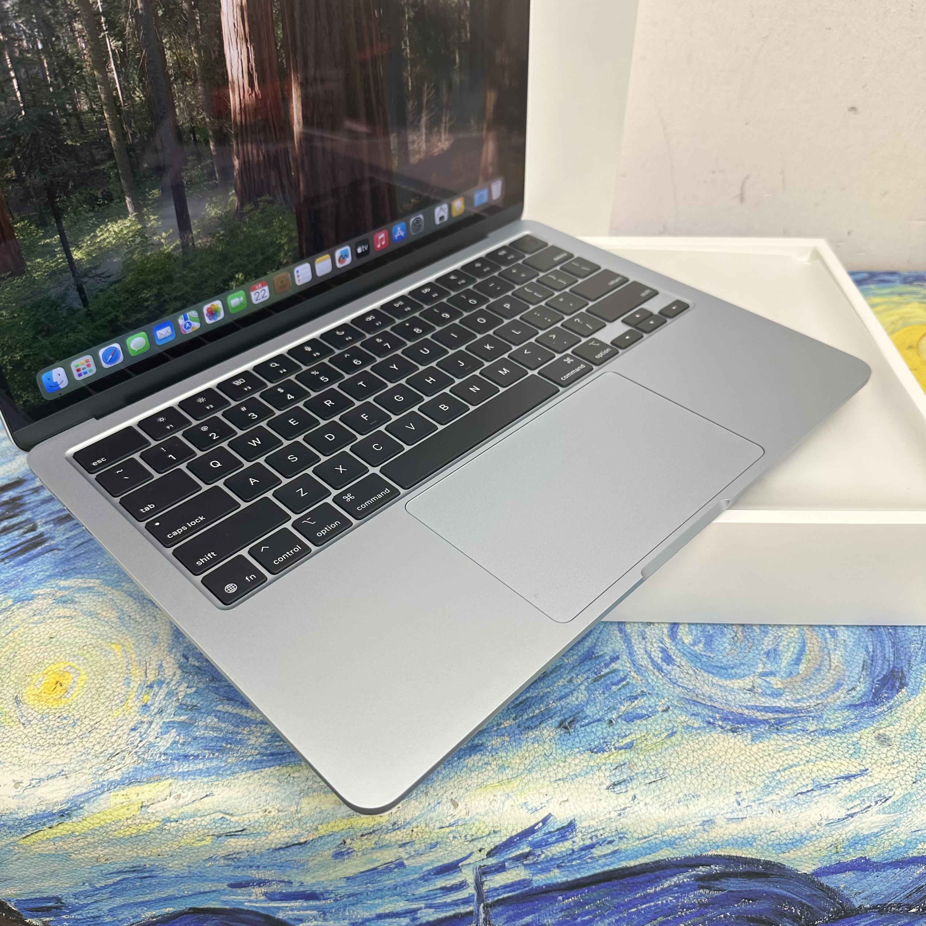 APPLE  MacBook Air M4 2025 M4 CPU/ 16GB Ram/256GB SSD/10核心GPU/Liquid Retina Mon/13吋/天藍色/Gaming Laptop / Notebook / 超強續航能力/文書機 / 畫圖 / 剪片 / Movie / Netflix 