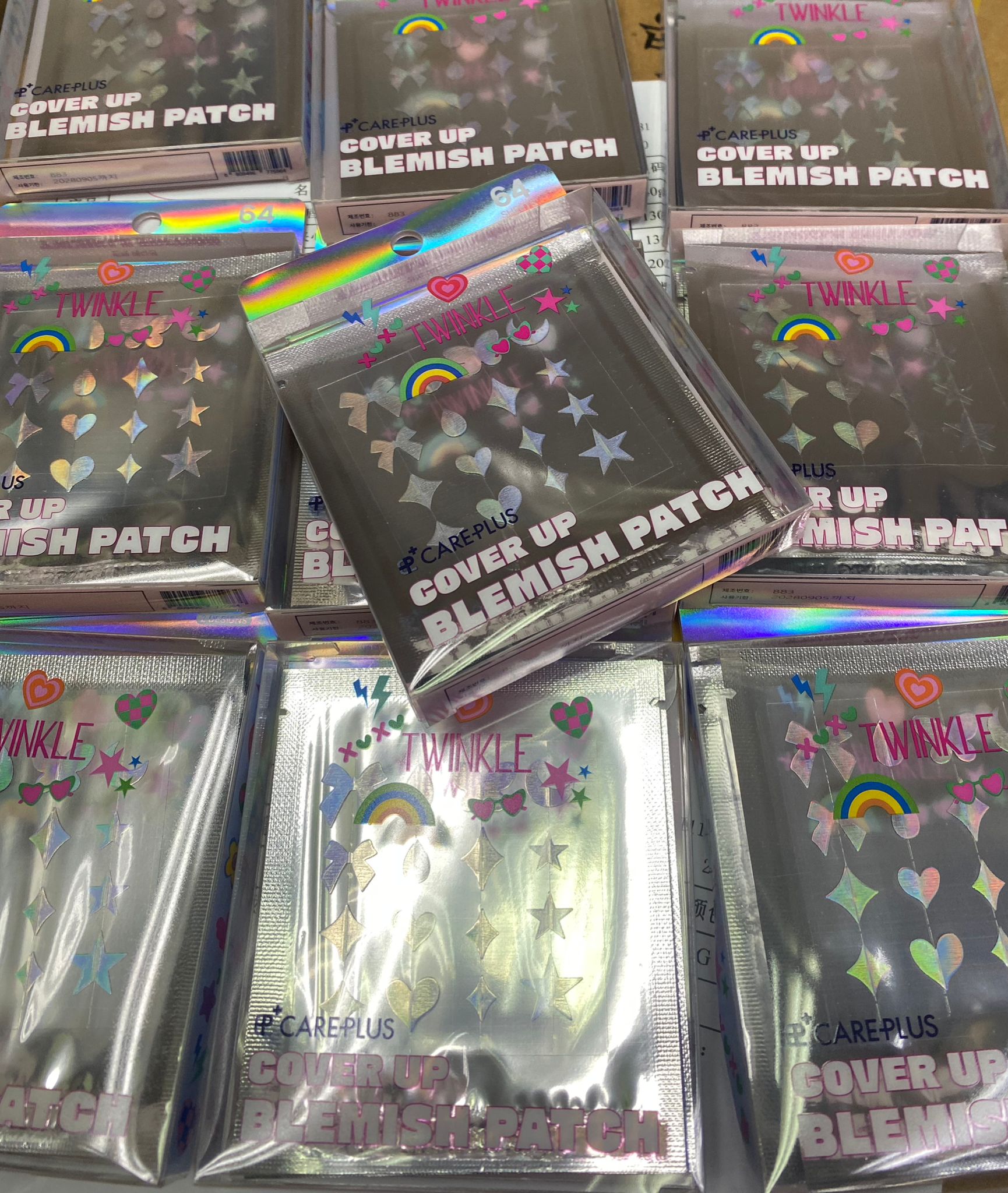→ CarePlus 遮瑕護理隱形貼 ✨ 閃耀版 ←（64貼）