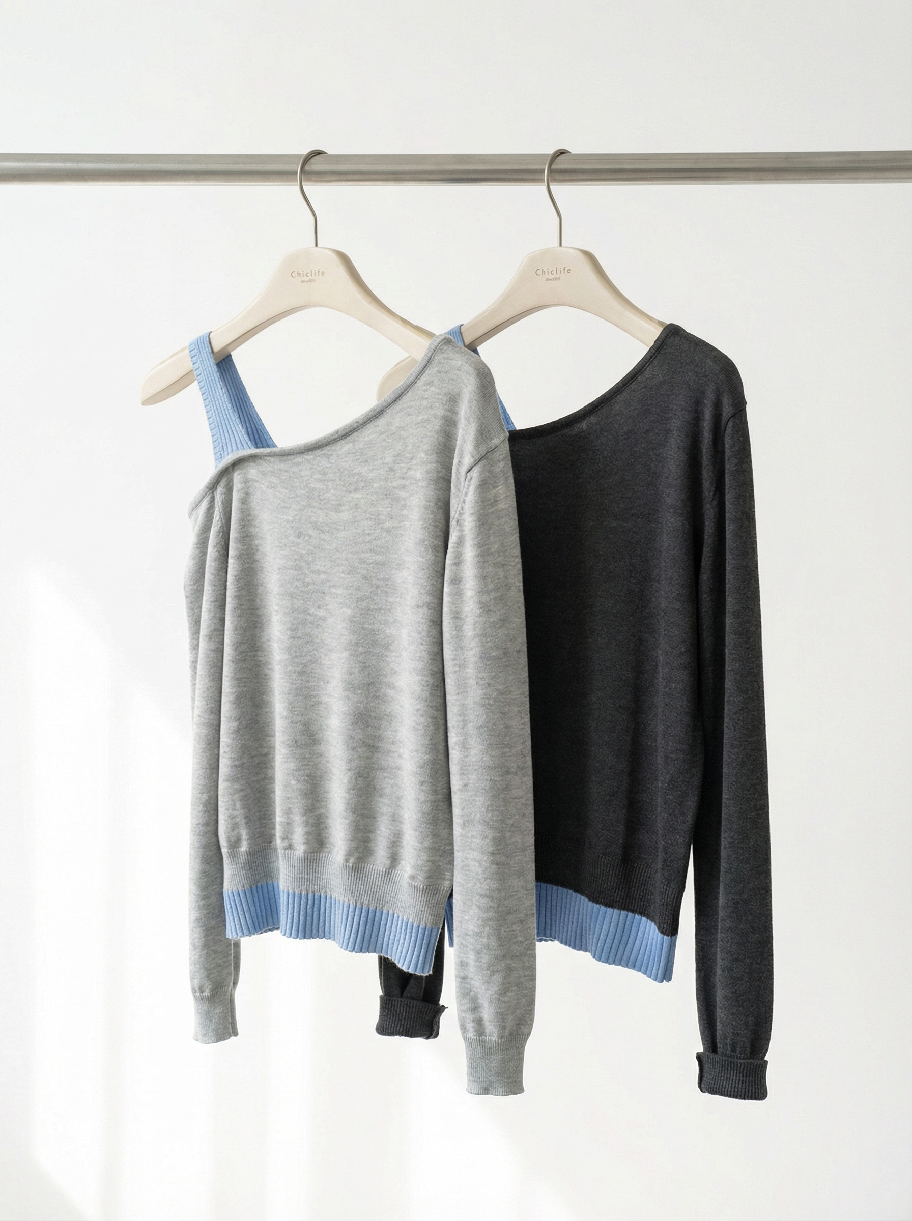 灰藍撞色斜肩短版針織毛衣