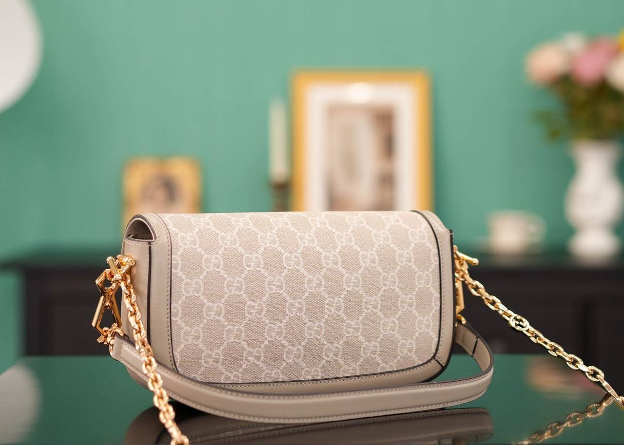 Gucci Horsebit 1955 Shoulder Bag in Beige and White