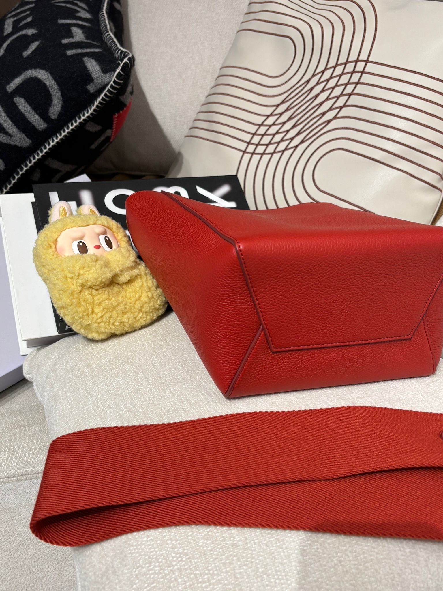 Celine sangle small bucket 牛皮 100%Authentic,95%new ✅strap✅塵袋 