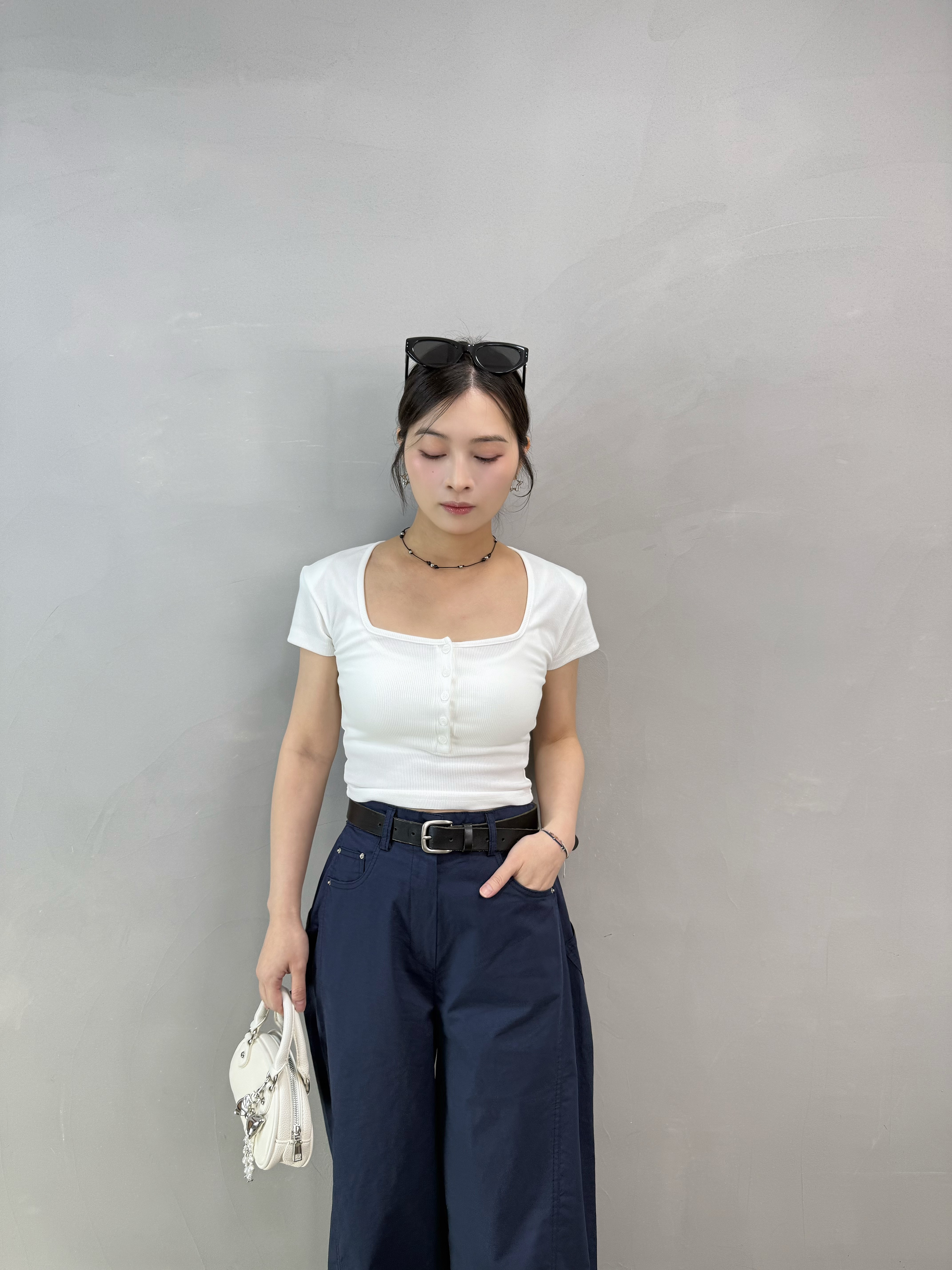 V69 方領暗紋扣鈕Tee