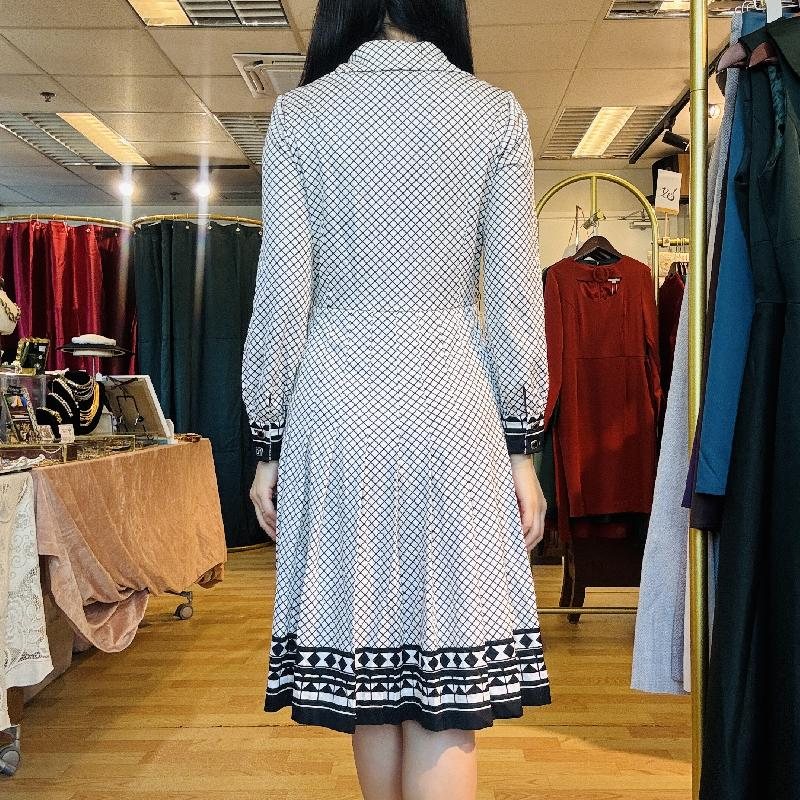 Vintage C.a. 1960-70s Black and White ShirtDress with Geometric Hem Embellishment (PP001-28)