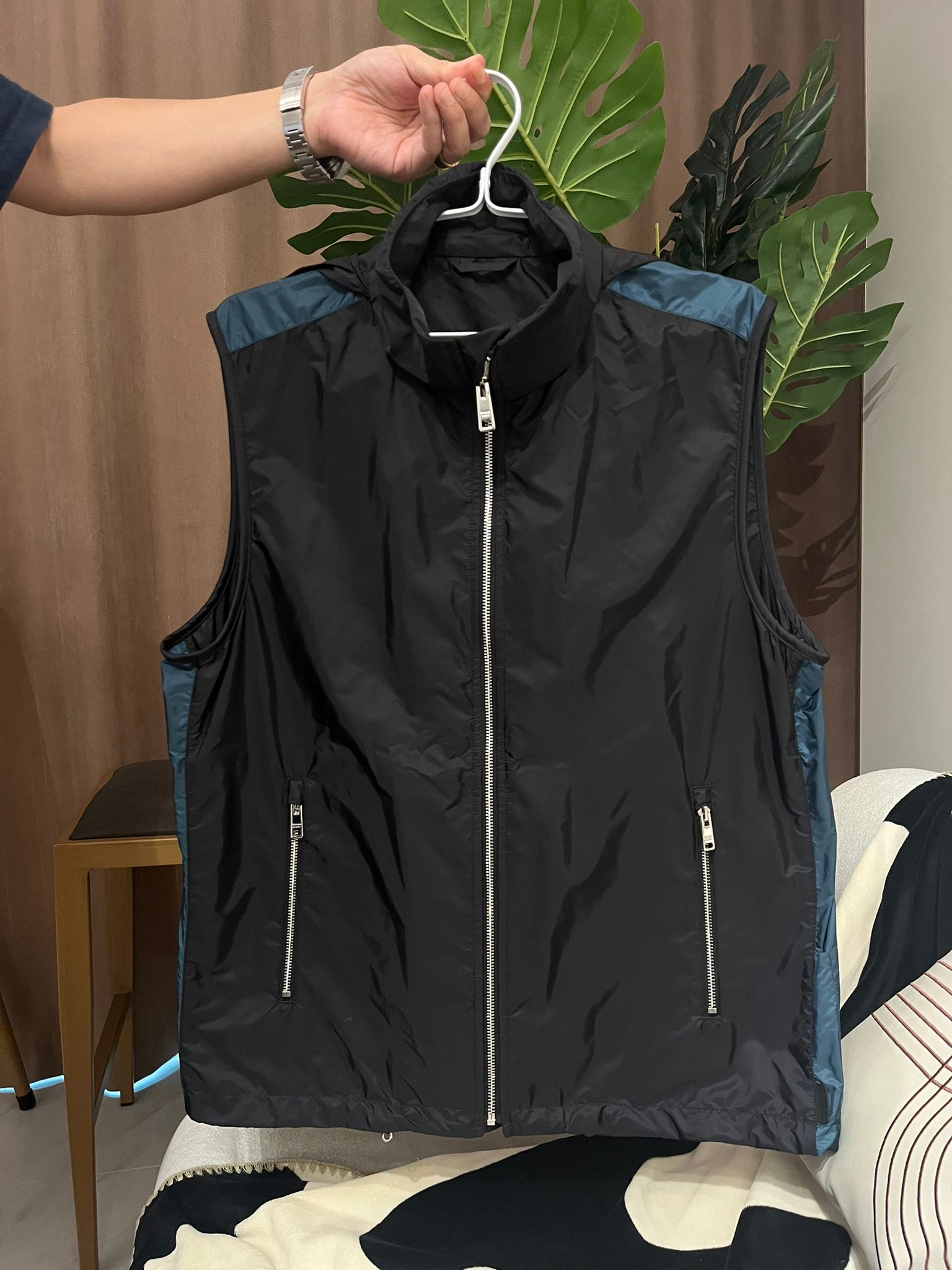 Prada nylon 拉鍊背心,Size: 50 100%Authentic, 98%new 